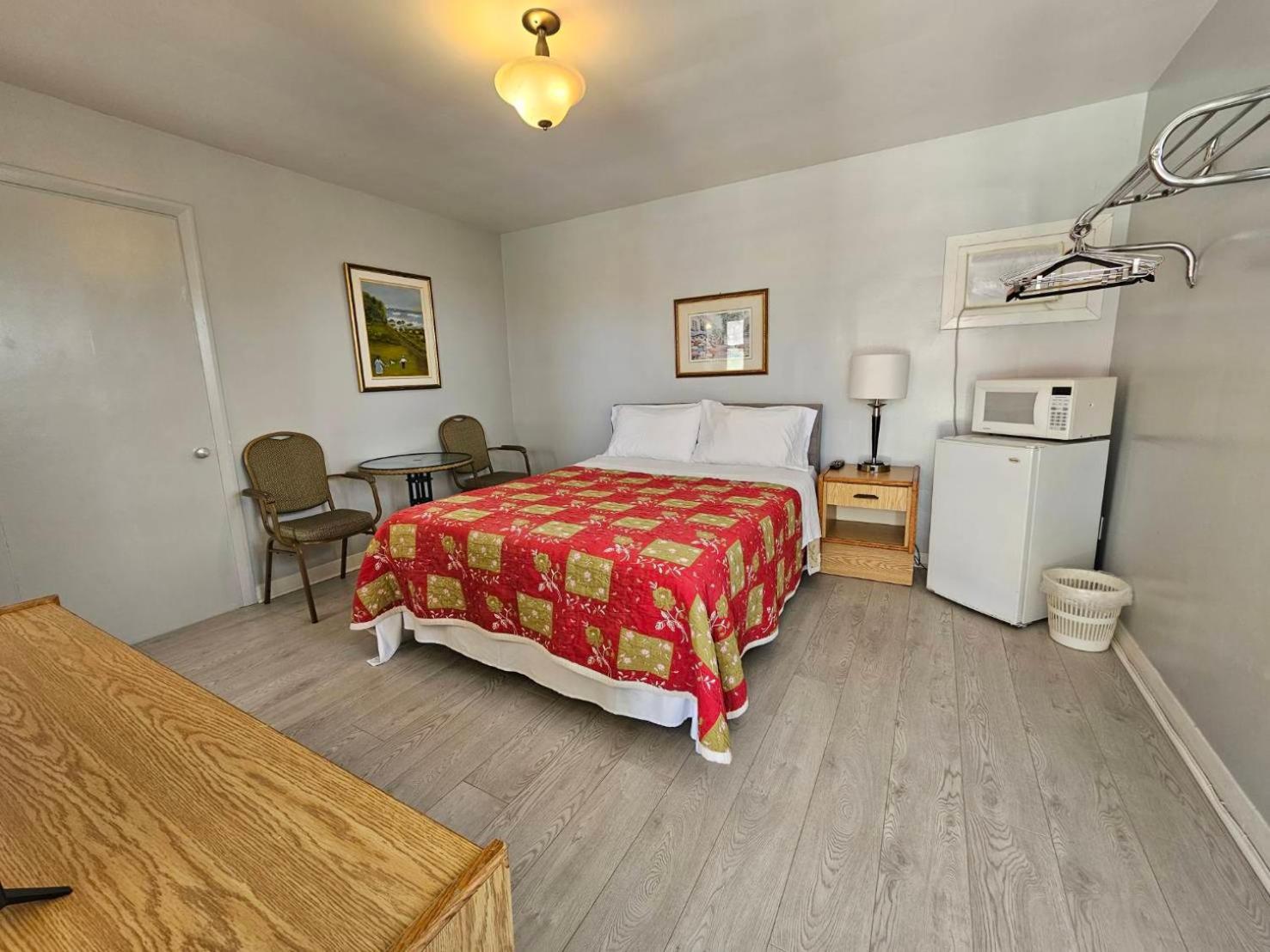 Standard Queen Room