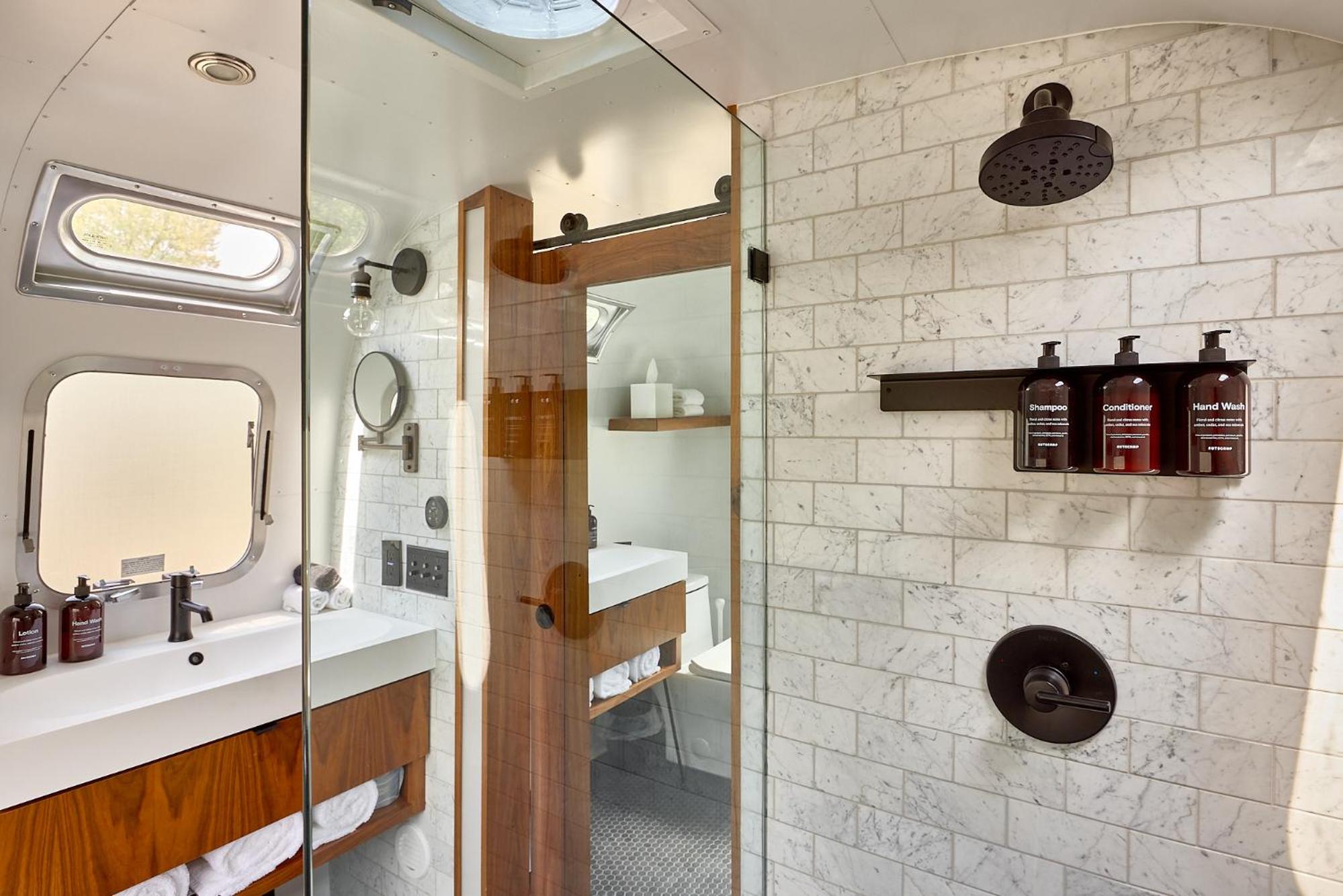 Explorer Suite - Photo 5