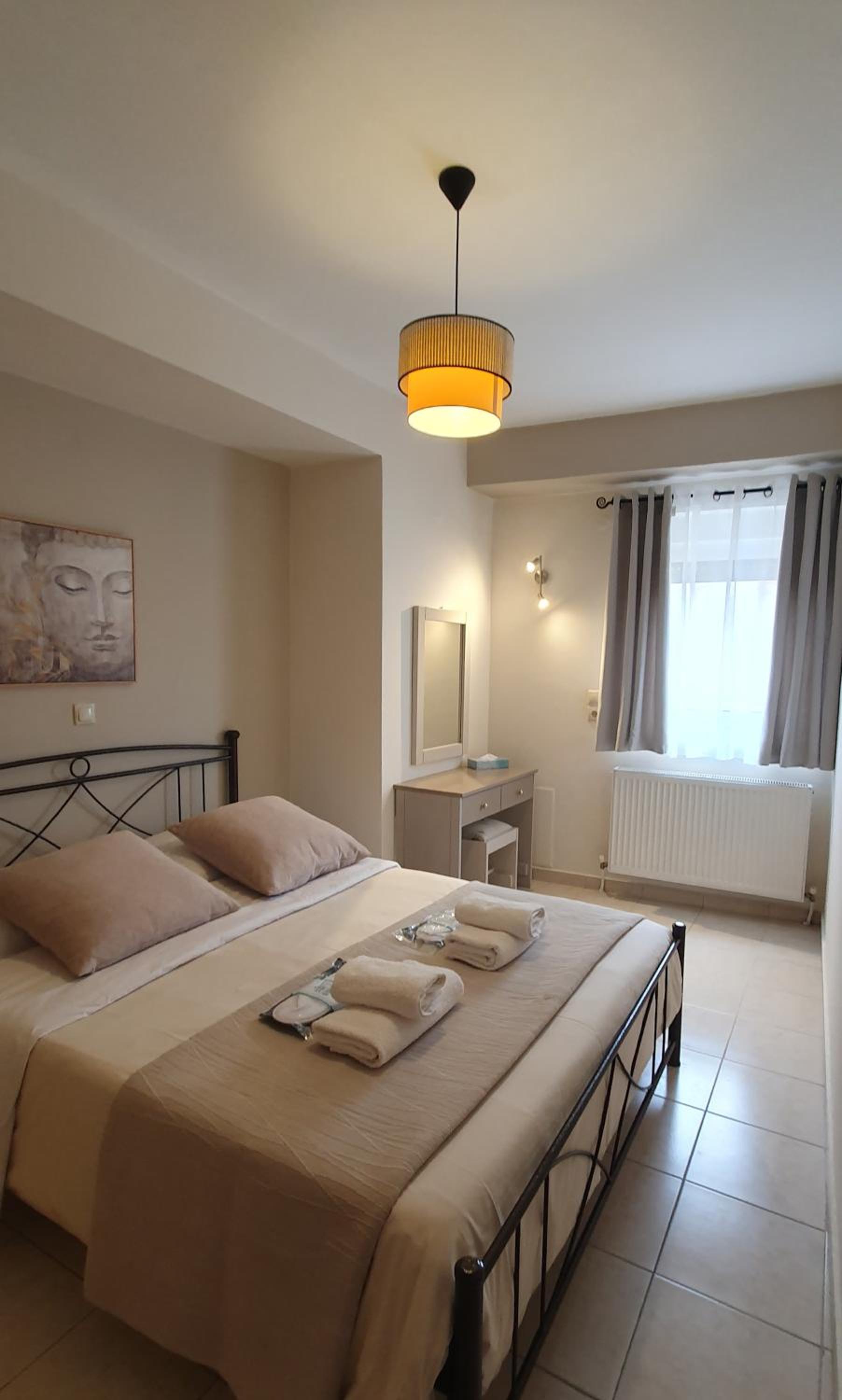 One-Bedroom Apartment photo 1