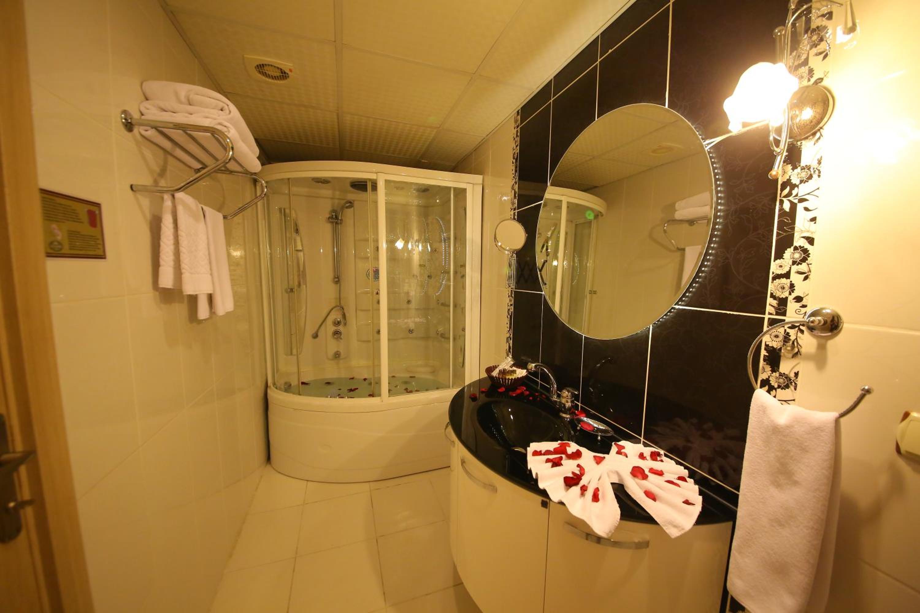 Suite - Photo 6