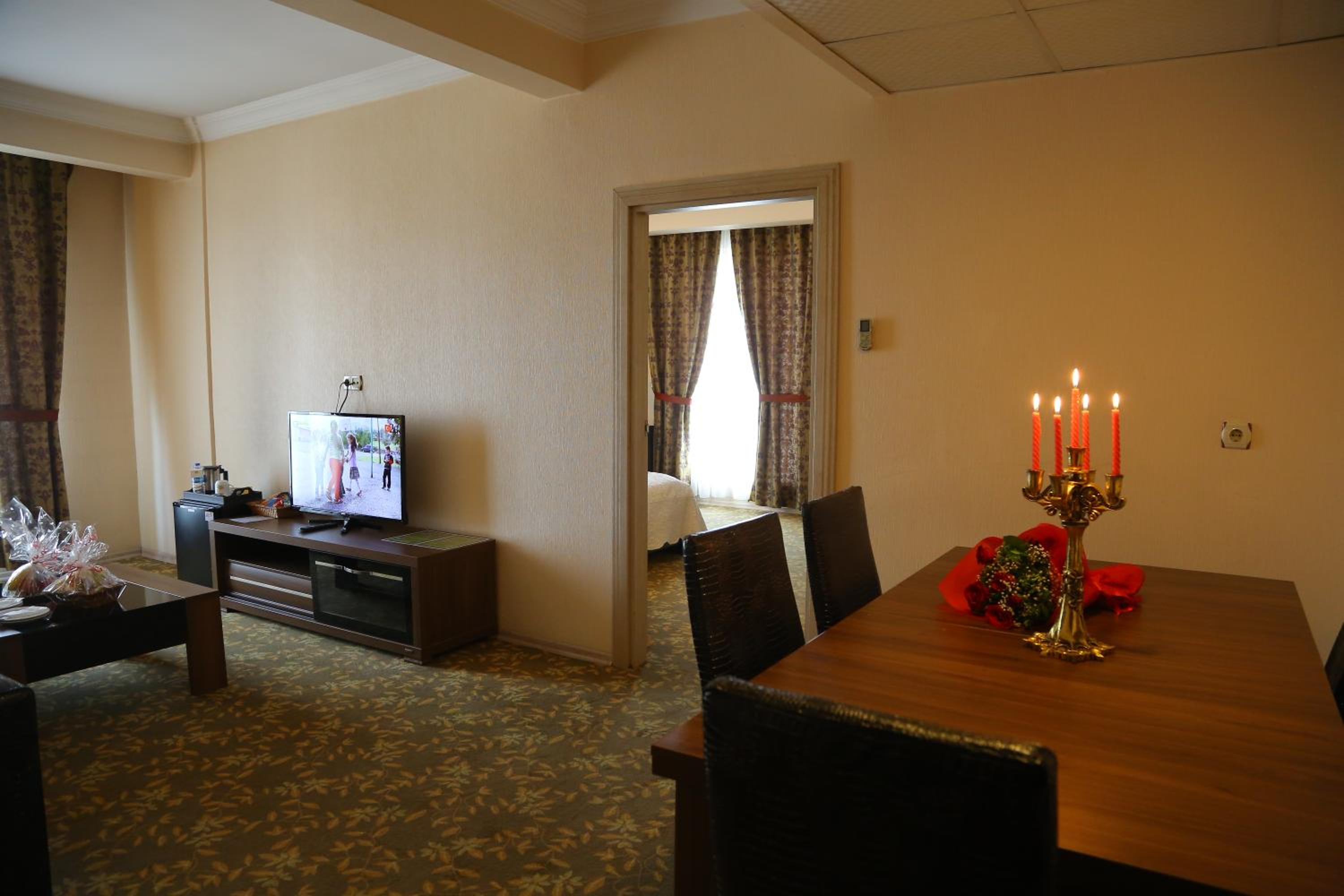 Suite - Photo 5