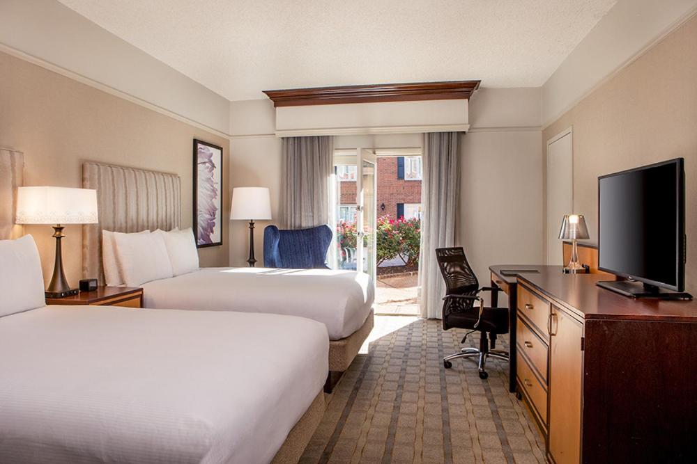 Superior Queen Room with Two Queen Beds - Photo 6