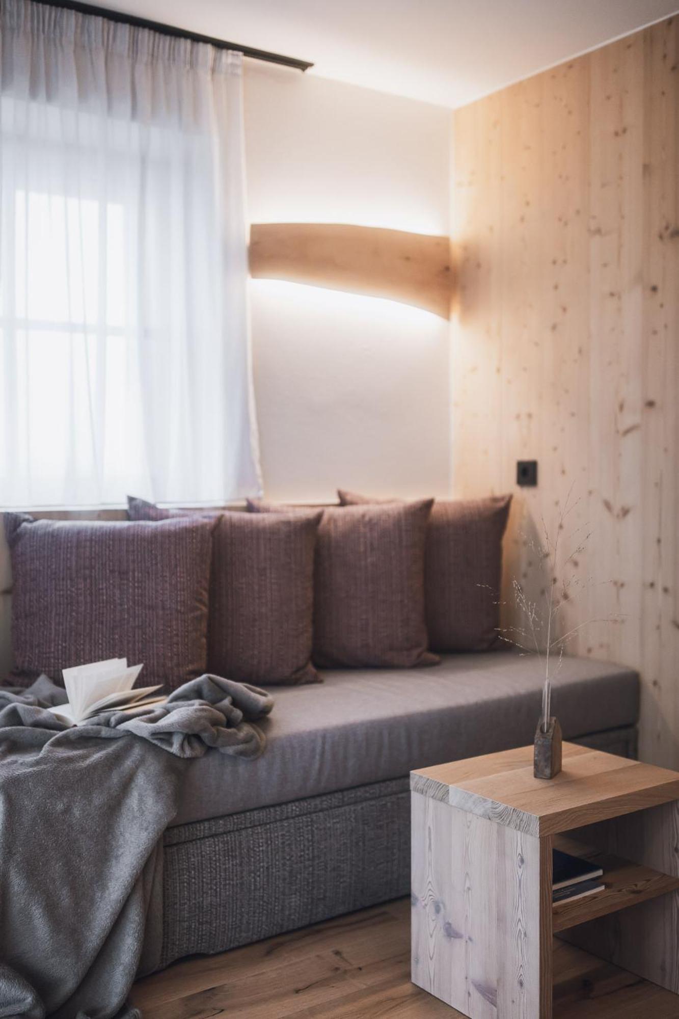 One-Bedroom Apartment with View