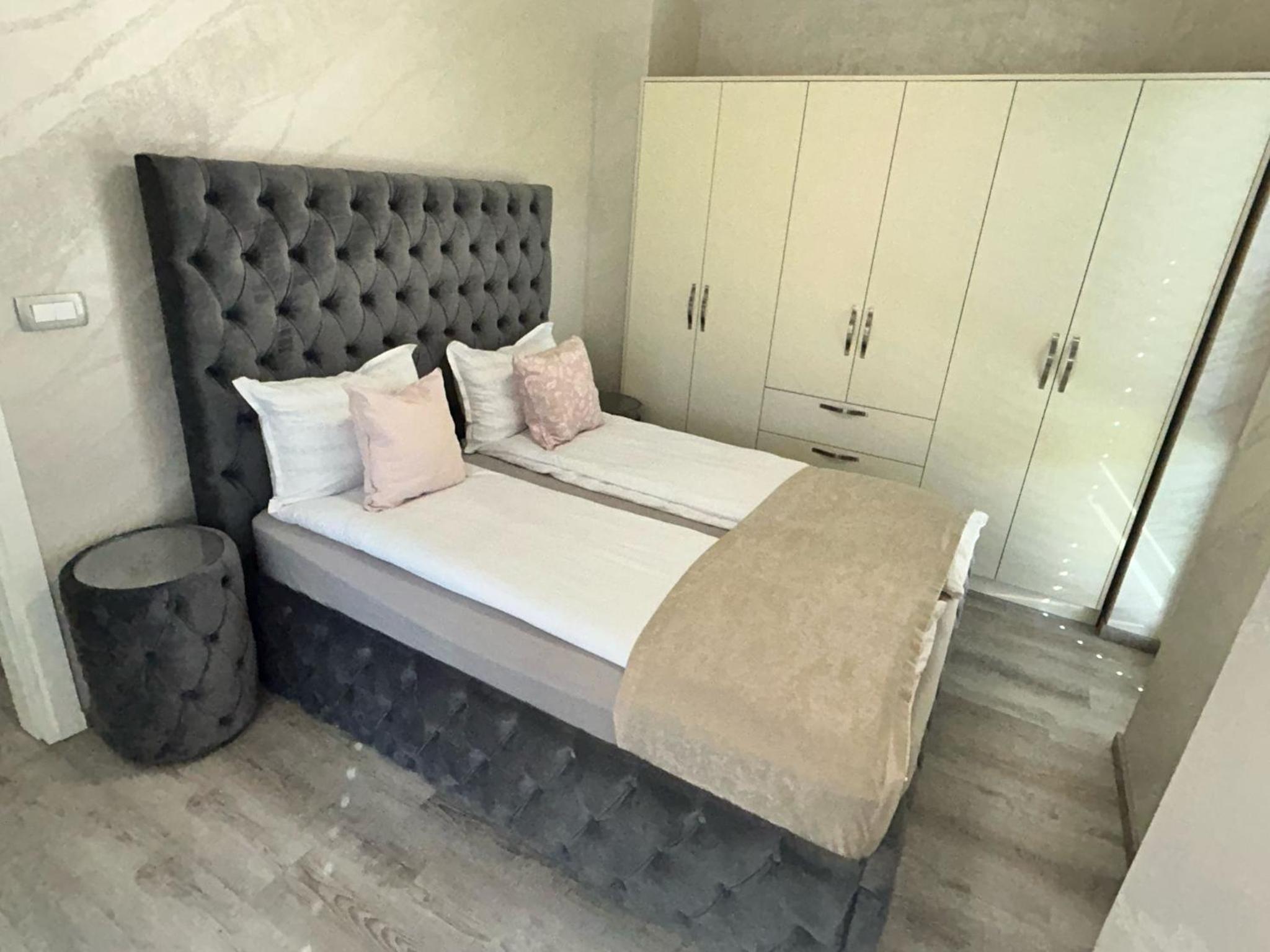 Two-Bedroom Deluxe Apartment with Balcony