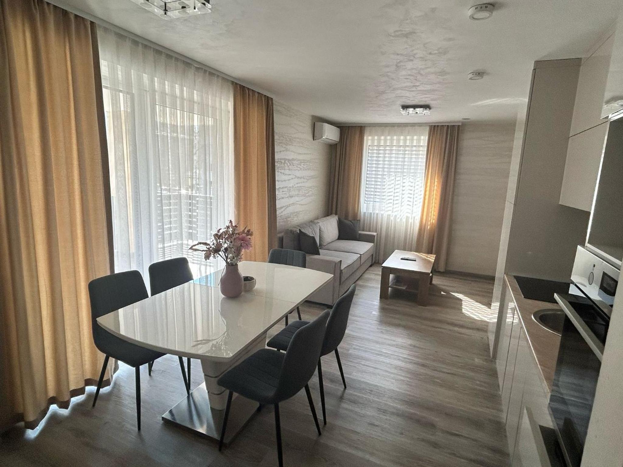 Two-Bedroom Deluxe Apartment with Balcony