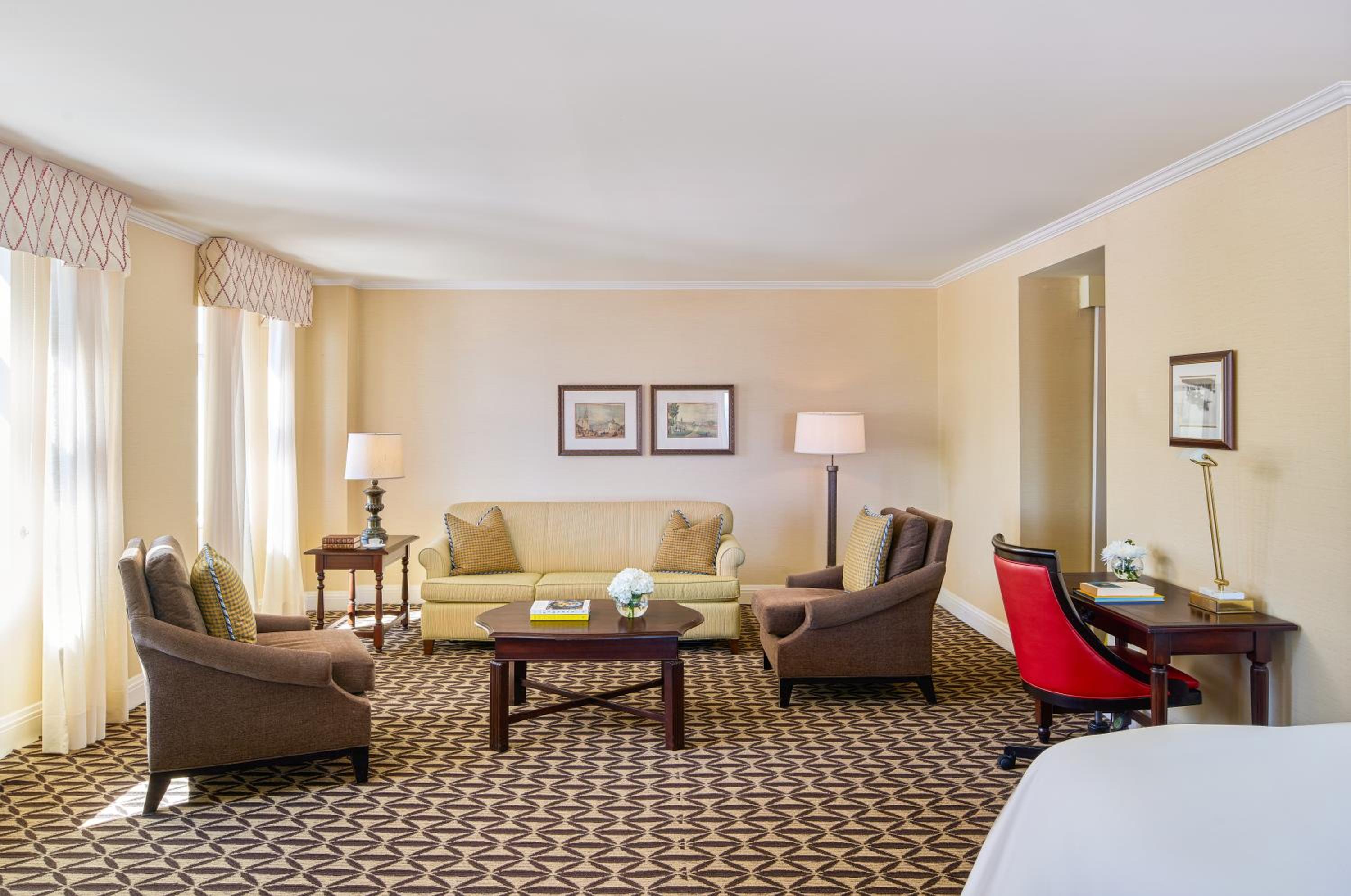 Deluxe King Room with View photo 3