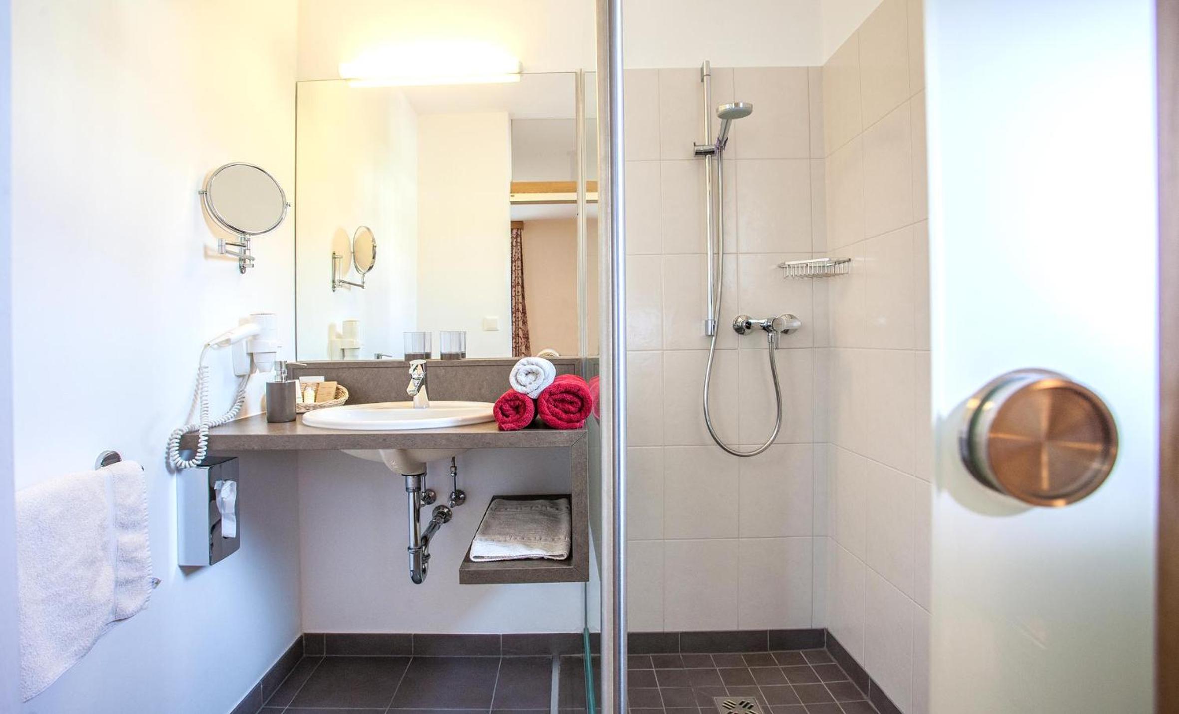 Standard Double Room - Photo 3