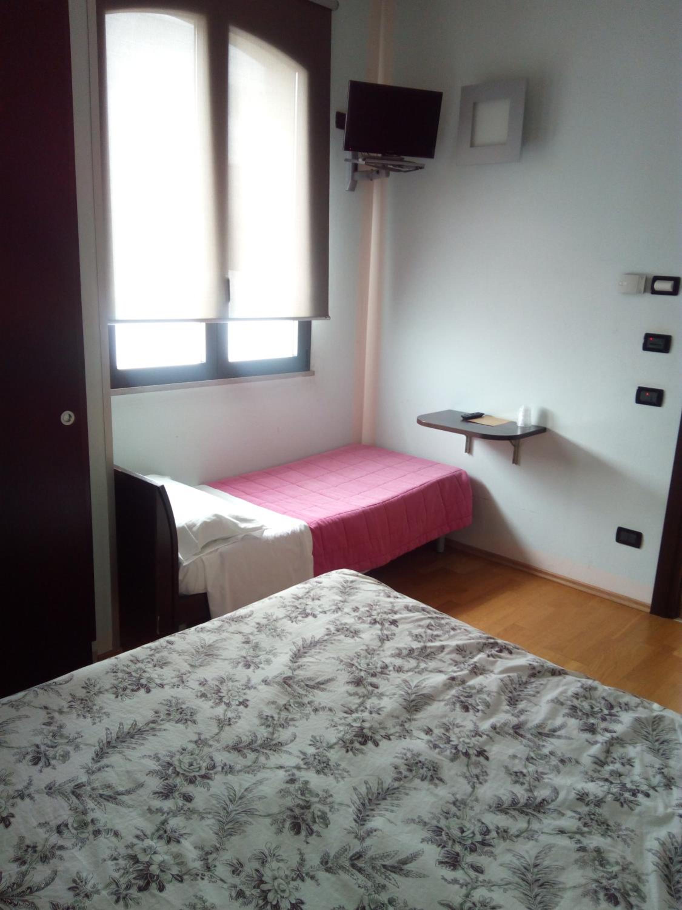 Triple Room - Photo 6
