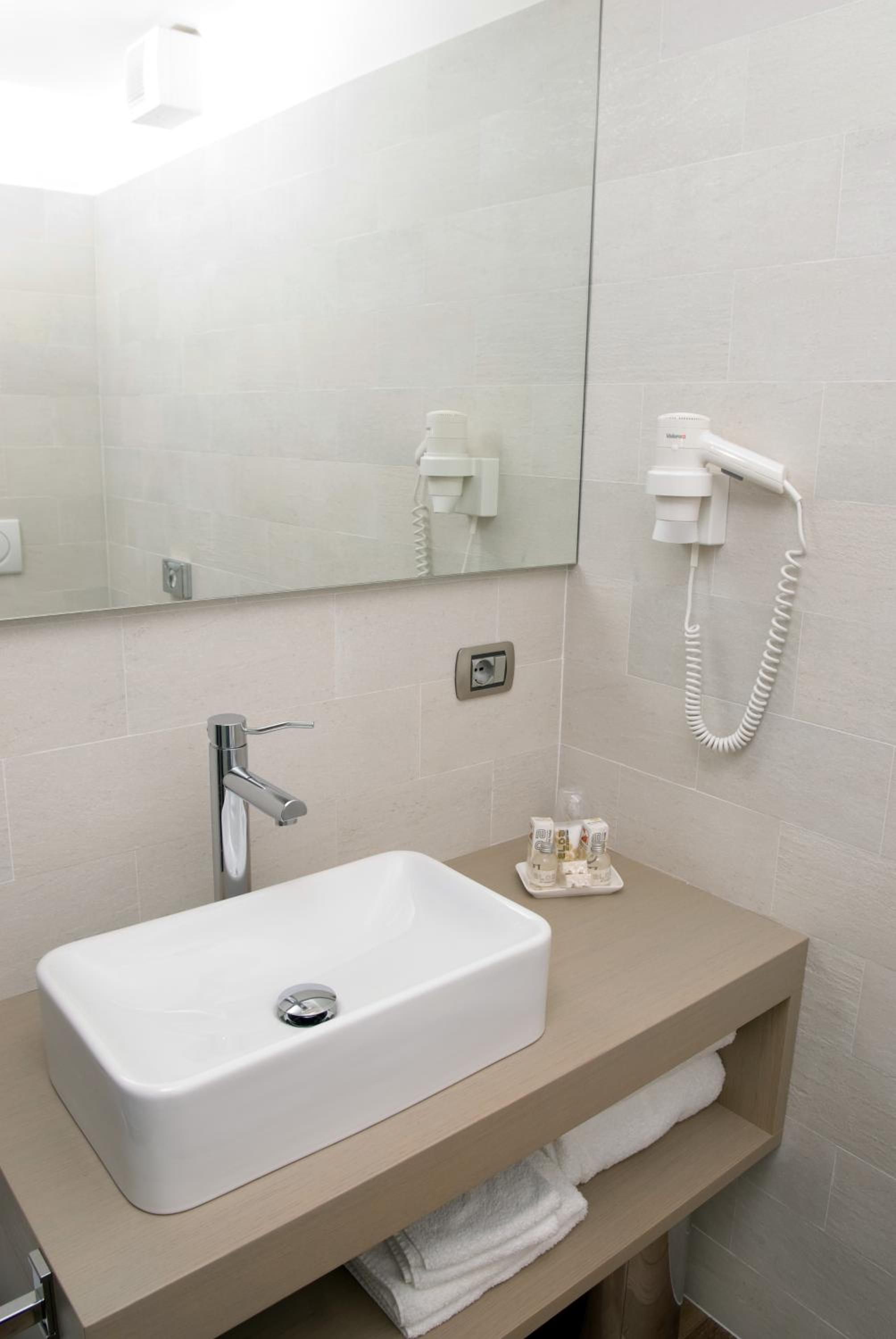 Superior Double Room - Photo 11