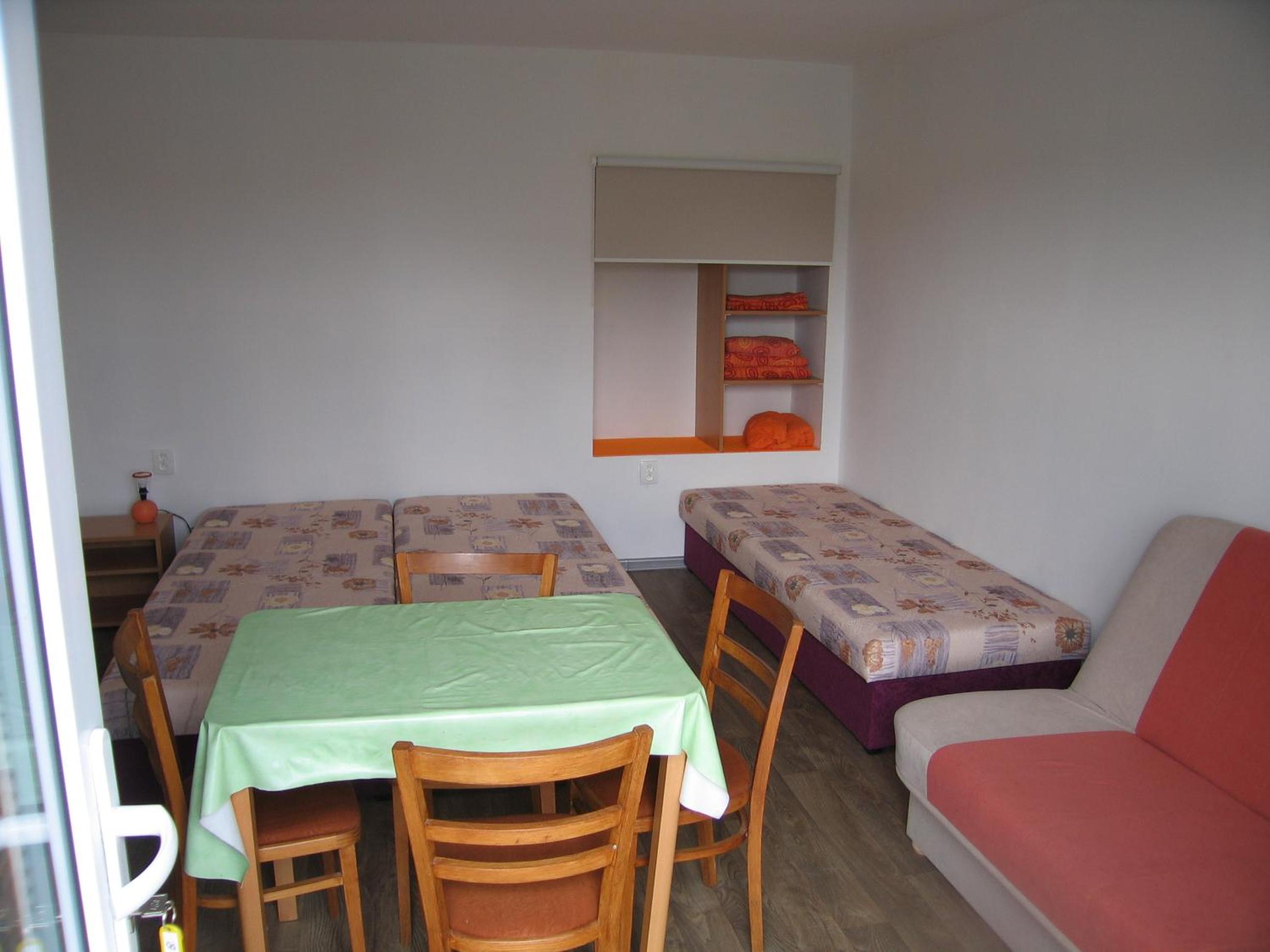 Family Studio - Photo 1