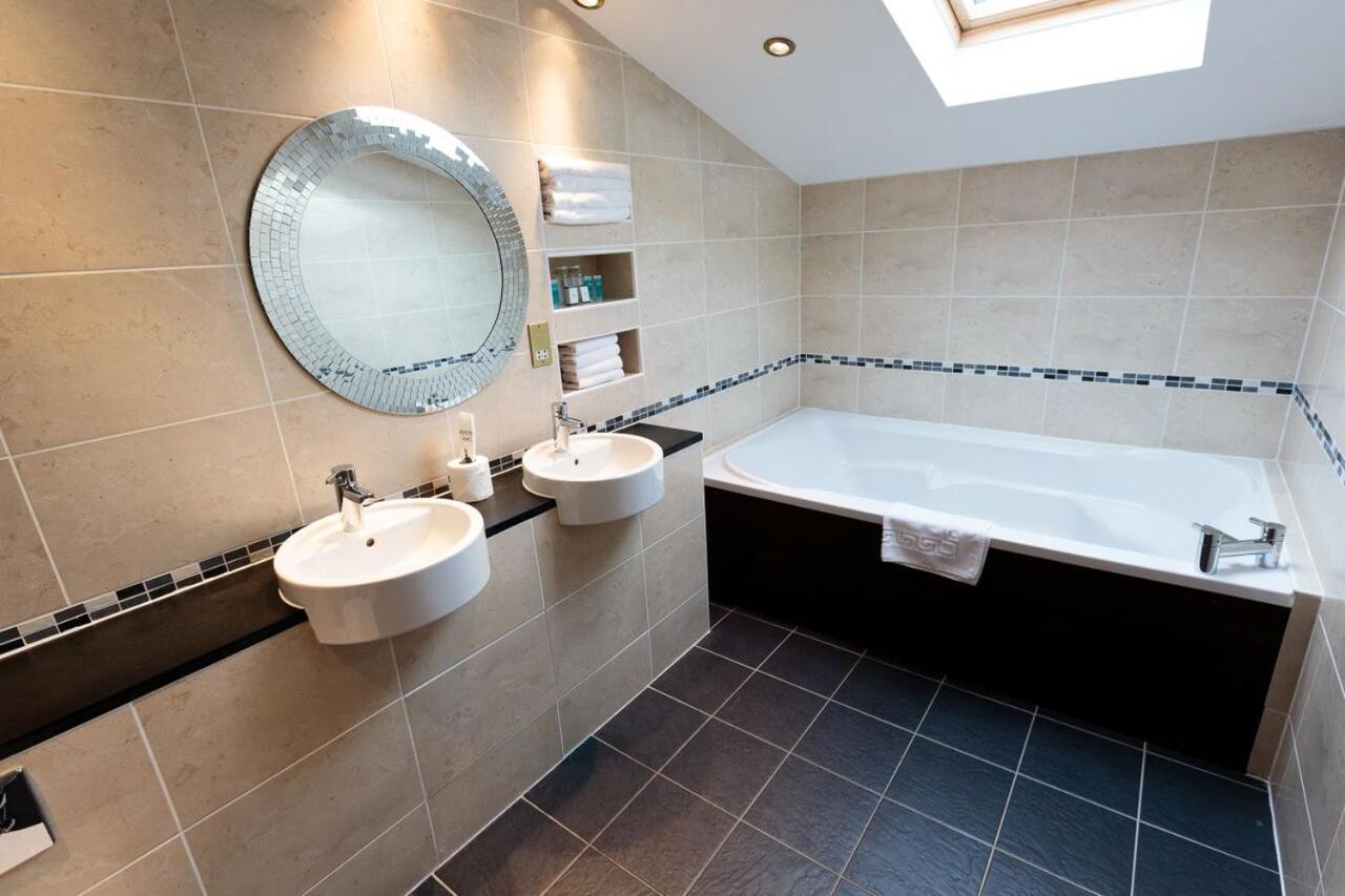 Suite Room - Photo 6