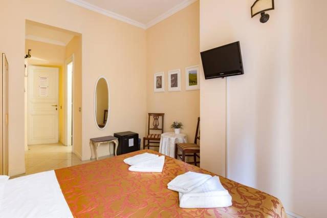 Small Double Room photo 2