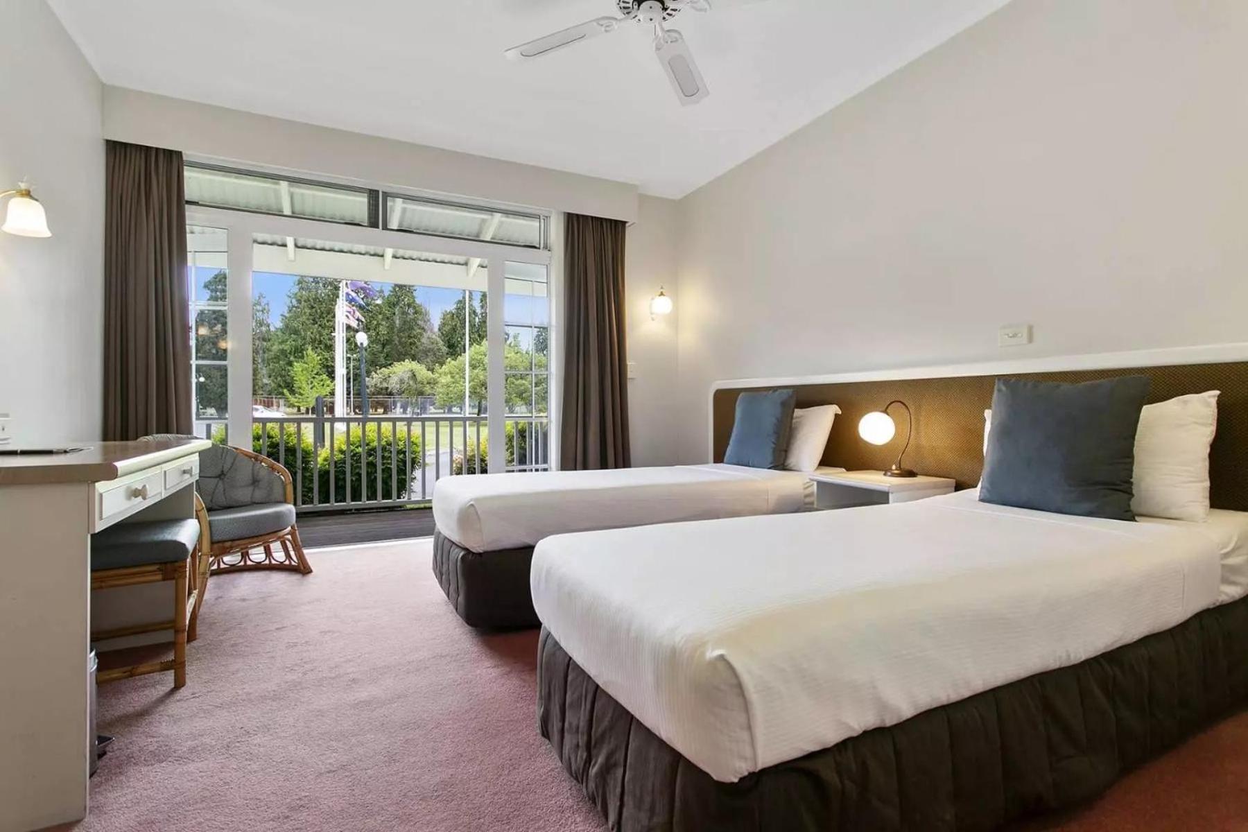 Standard King Room - Photo 5
