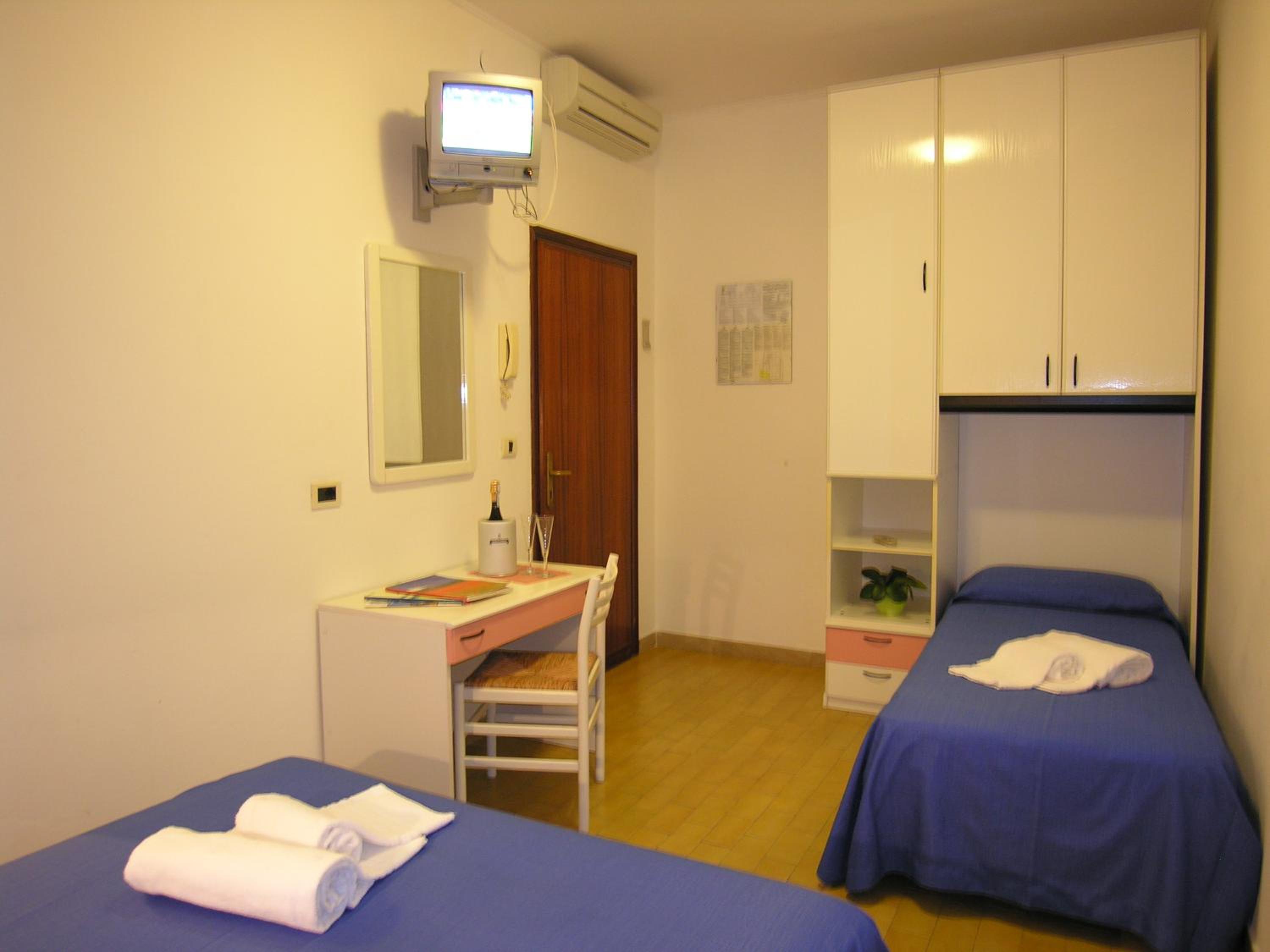 Triple Room with Terrace - Photo 9