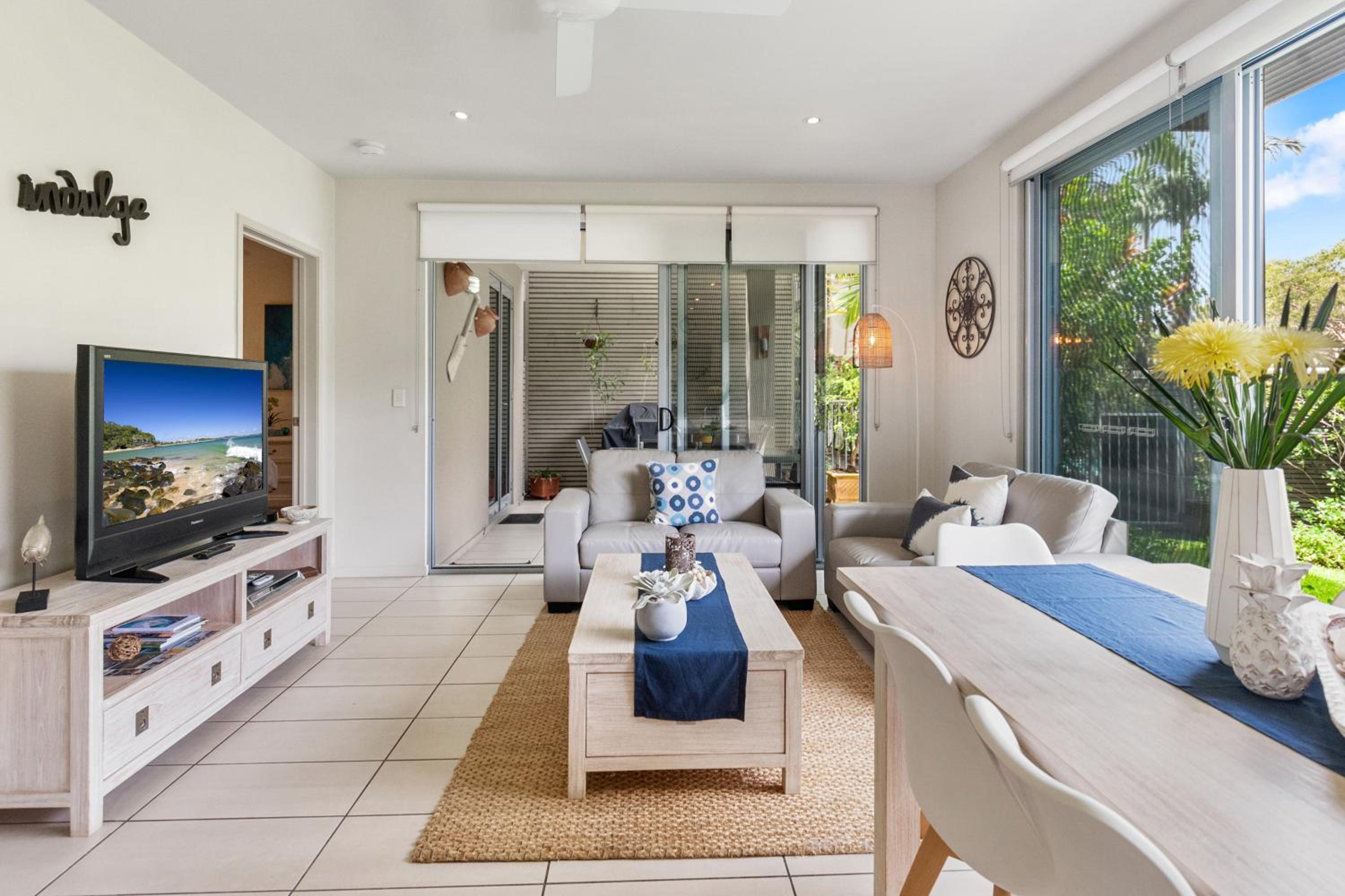 Two-Bedroom Deluxe Apartment with Garden View photo 2