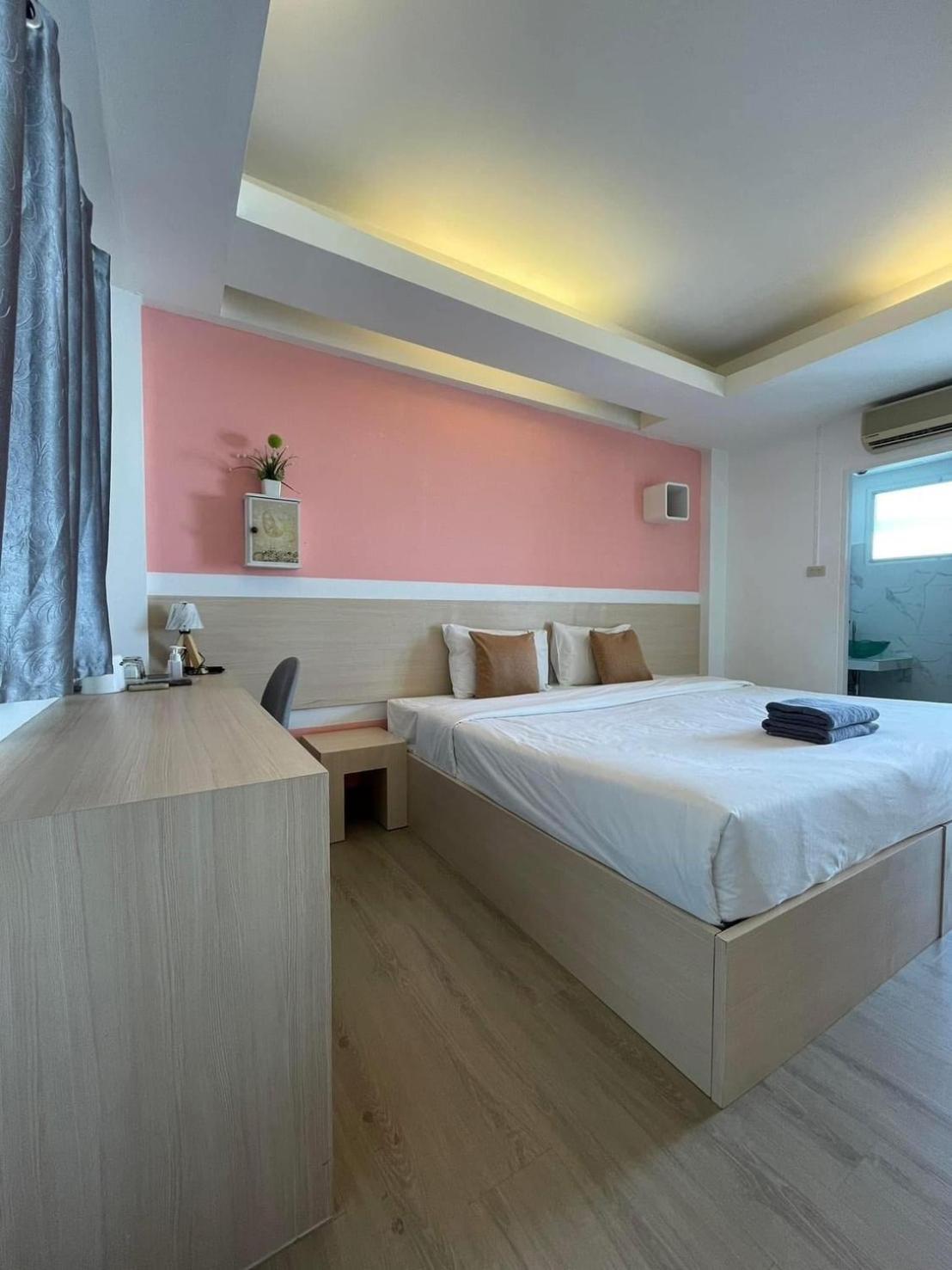 Standard Double Room - Photo 9