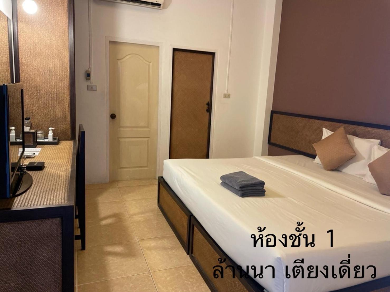 Budget Double Room - Photo 19