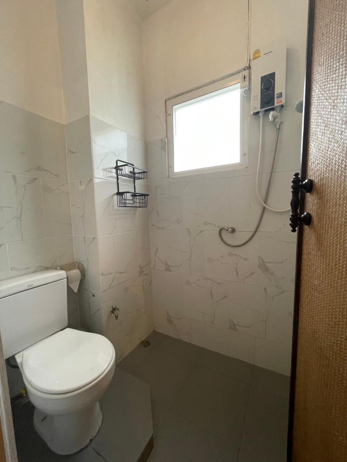 Budget Double Room - Photo 16