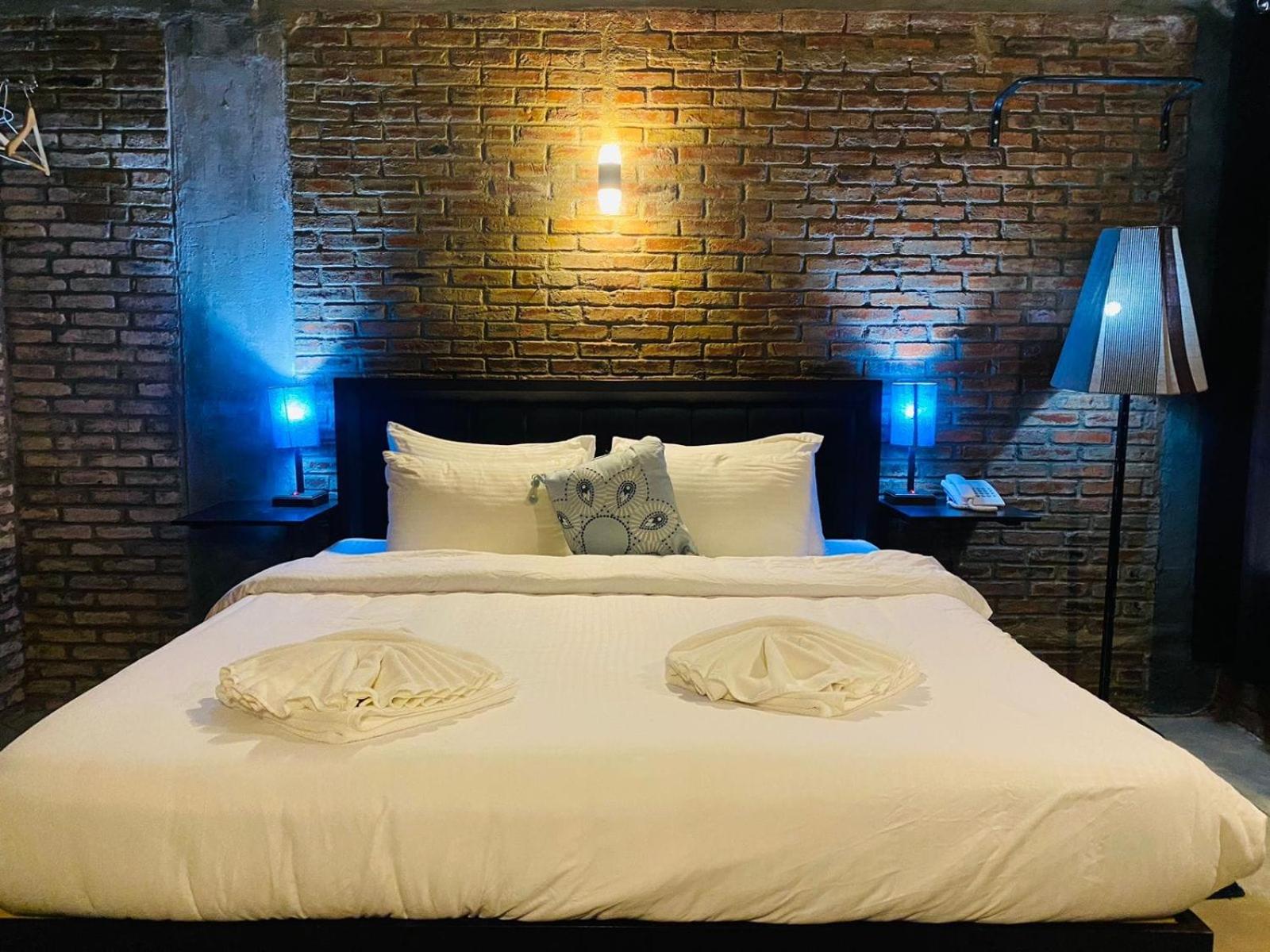 Deluxe Double Room (2 Adults + 1 Child) photo 1