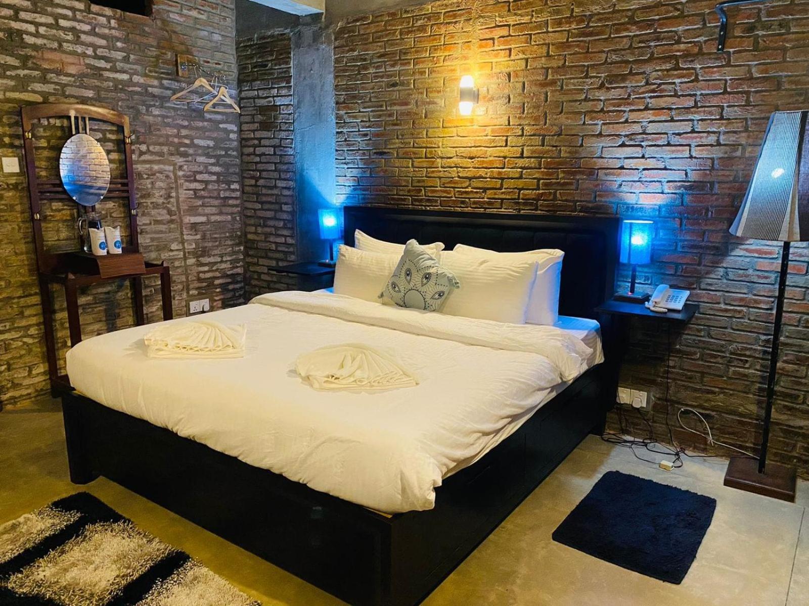 Deluxe Double Room (2 Adults + 1 Child) photo 3