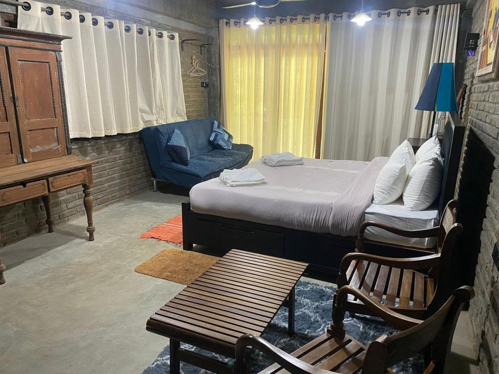 Deluxe King Room photo 2