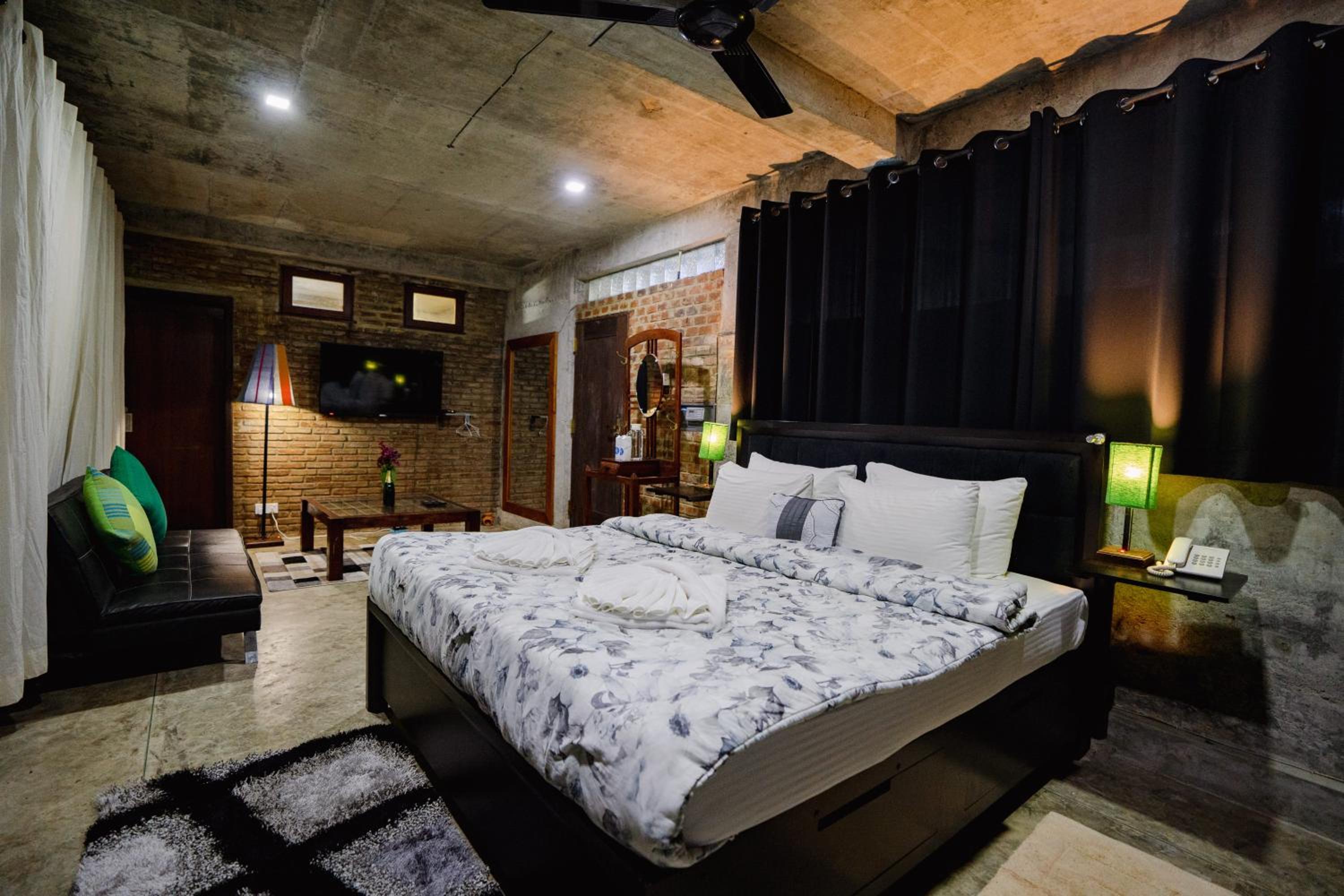 Deluxe King Room photo 1