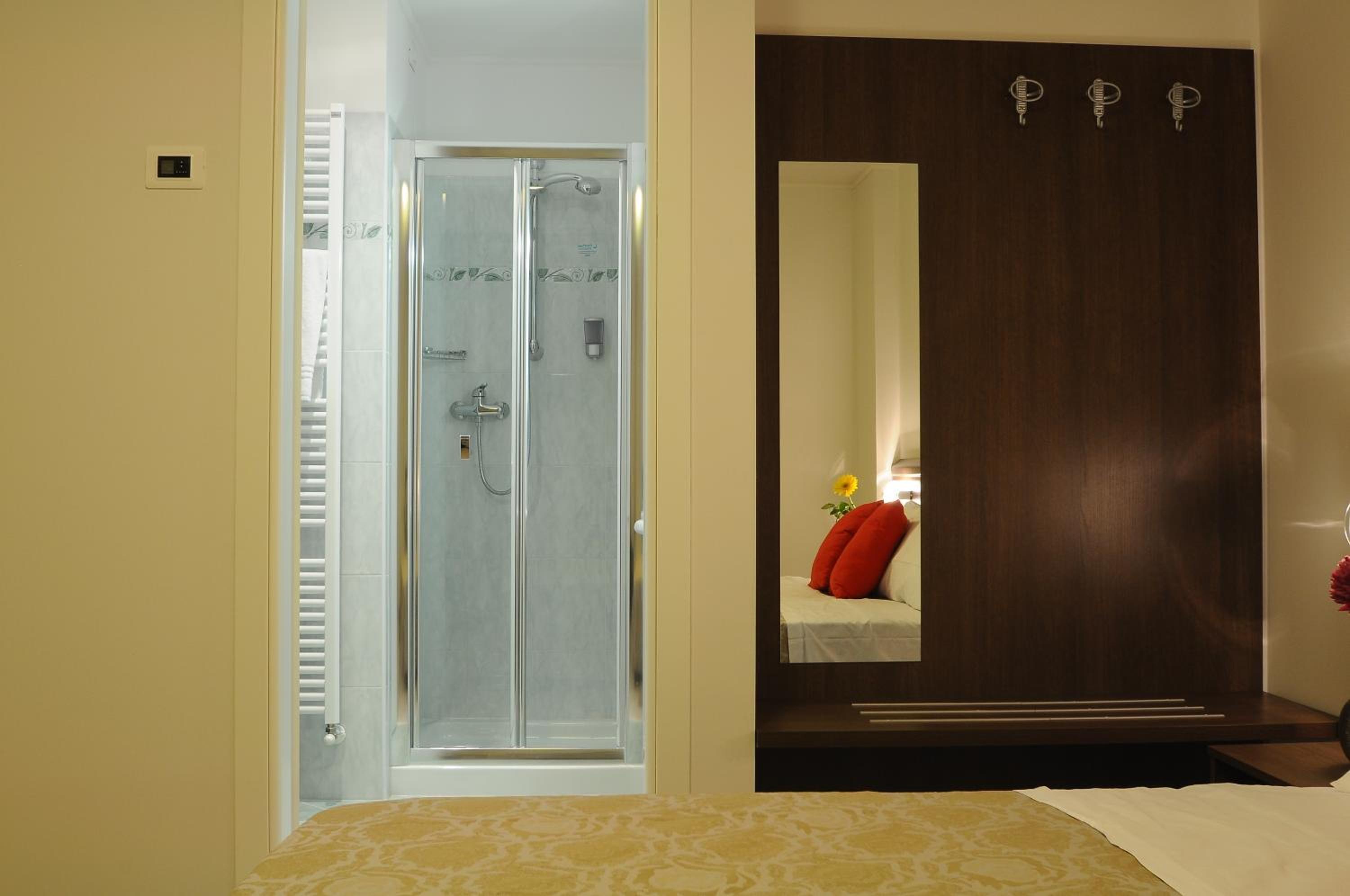 Single Room photo 3