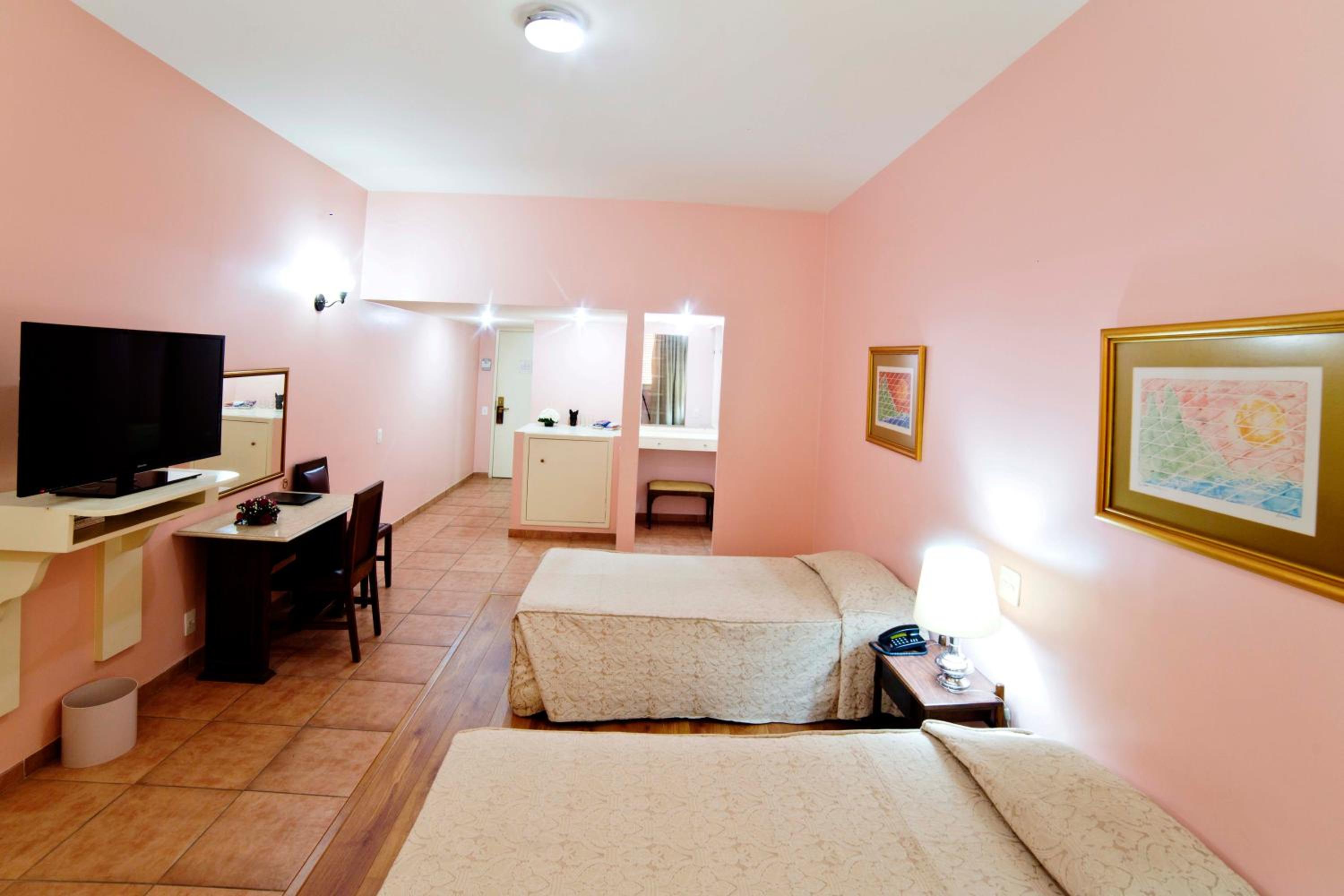 Deluxe Queen Room photo 3