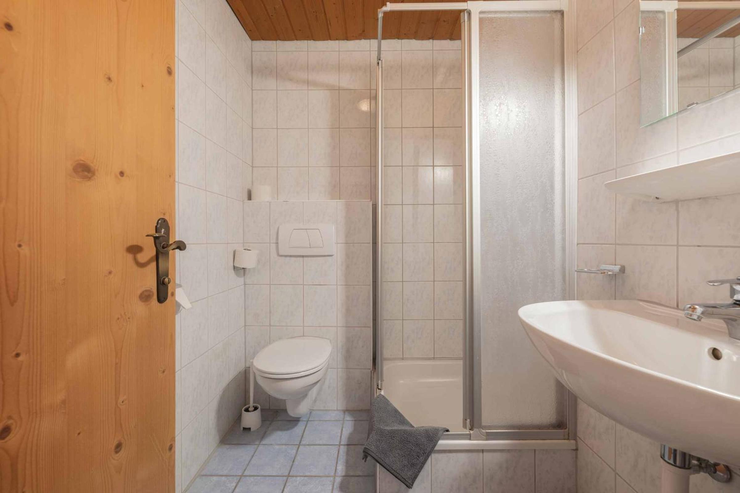 Family Room with Bathroom photo 3