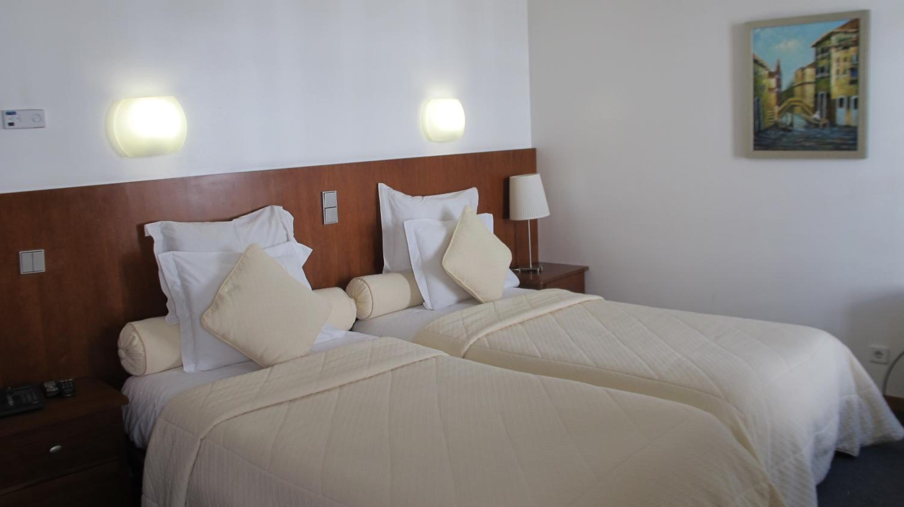 Twin Room - Photo 4