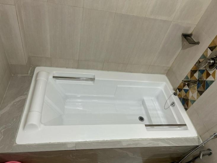 Deluxe Rooms with Bathtub + Free Havelock Jetty Pick Up (Early Check-In upto 2 hours (subject to availability)  +  10% off on food & beverage services  +  5% off on Kayaking, Snorkelling & more water sports) - Photo 3