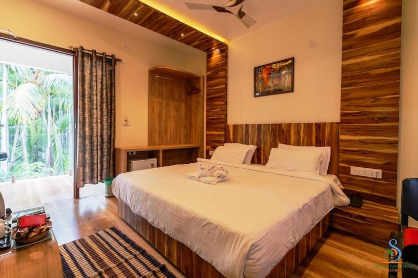 Deluxe Rooms with Bathtub + Free Havelock Jetty Pick Up (Early Check-In upto 2 hours (subject to availability)  +  10% off on food & beverage services  +  5% off on Kayaking, Snorkelling & more water sports) - Photo 8