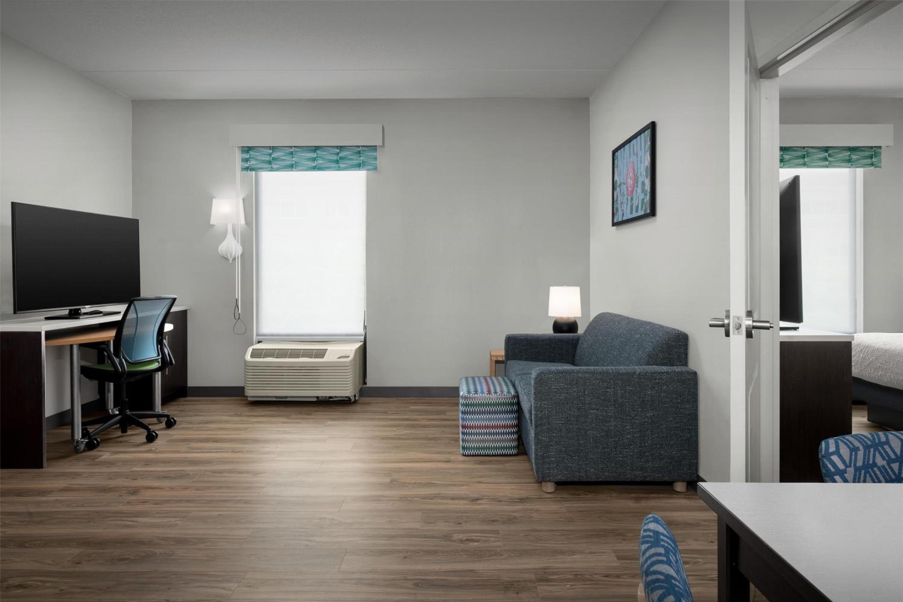 One-Bedroom Queen Suite - Non-Smoking
