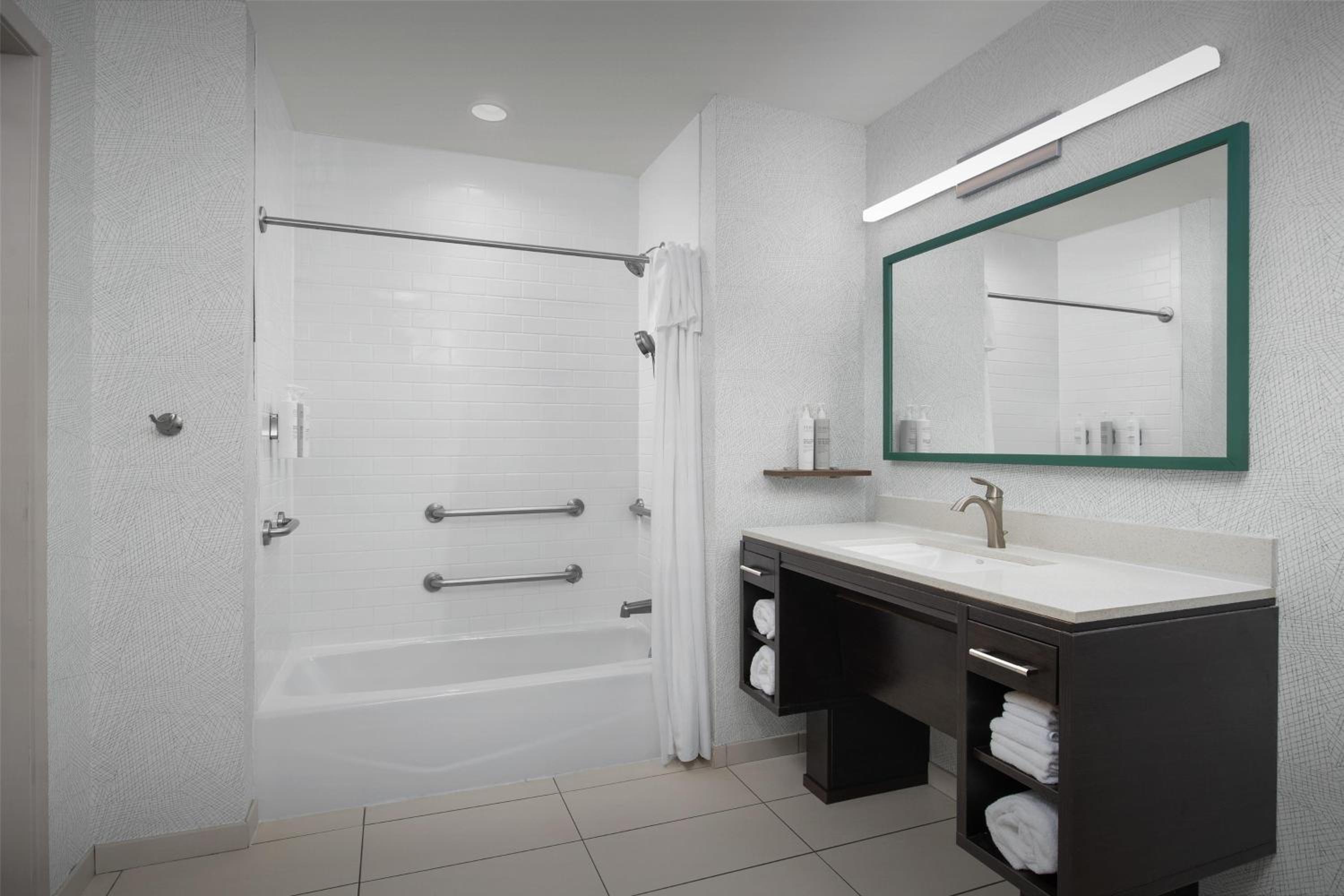 King Studio Suite with Tub - Mobility/Hearing Accessible
