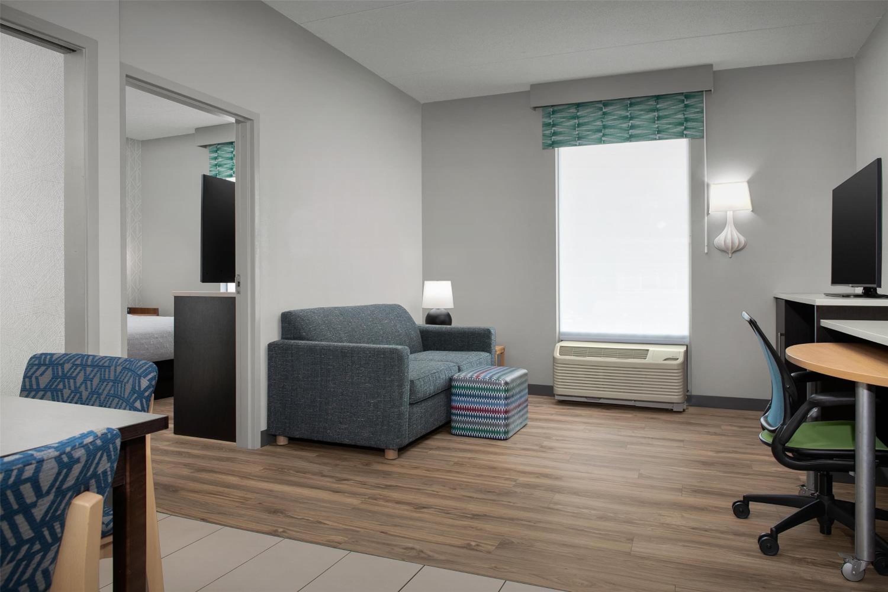 One-Bedroom King Suite with Bath Tub - Disability Access