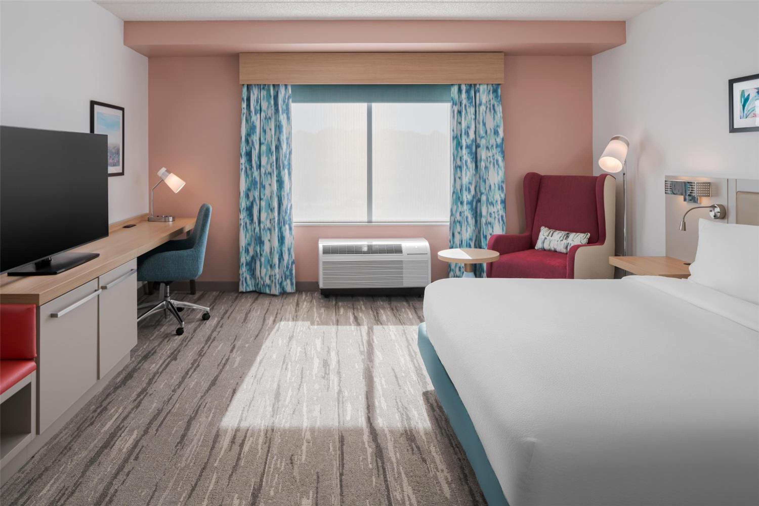 Deluxe King Room - Photo 1