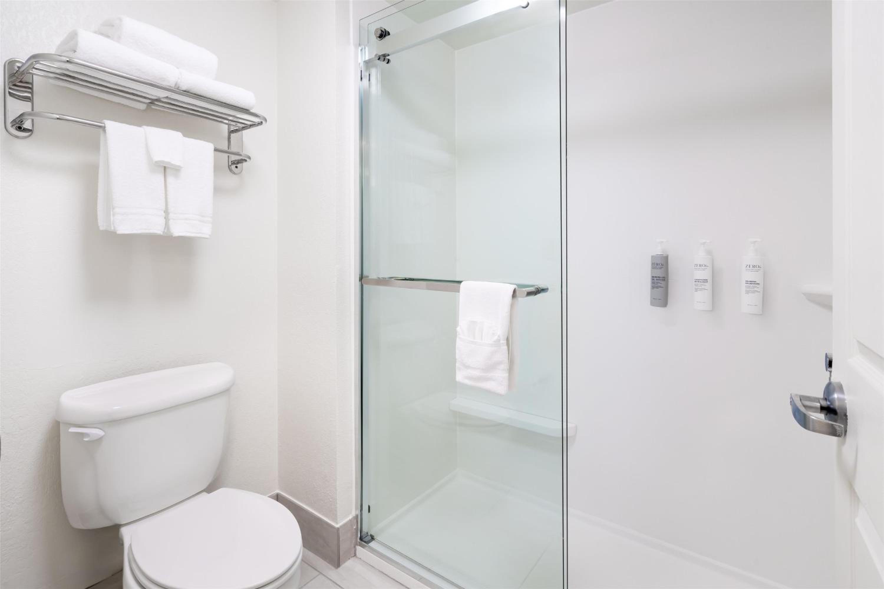 Two-Bedroom King Suite with Two Queen Beds and Two Bath - Non-Smoking - Photo 3