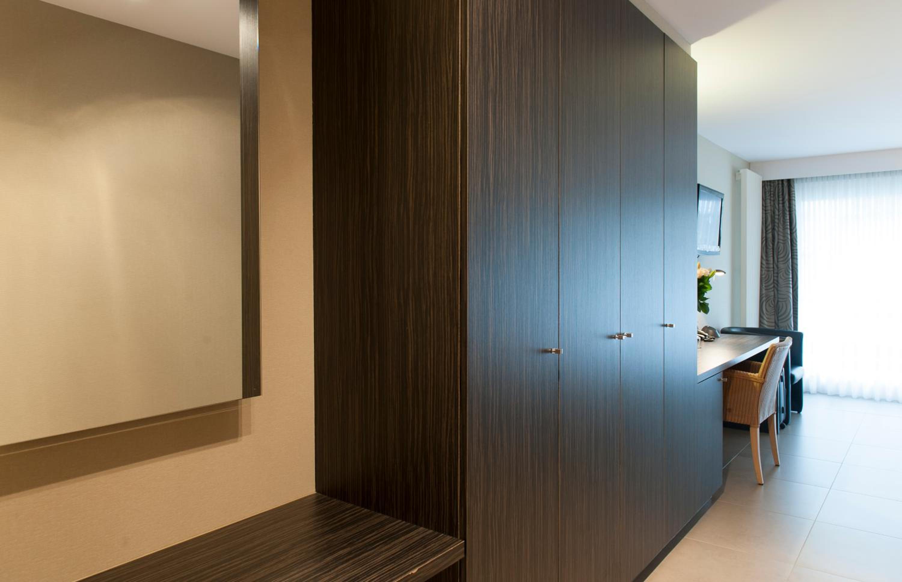 Comfort Family Room photo 3