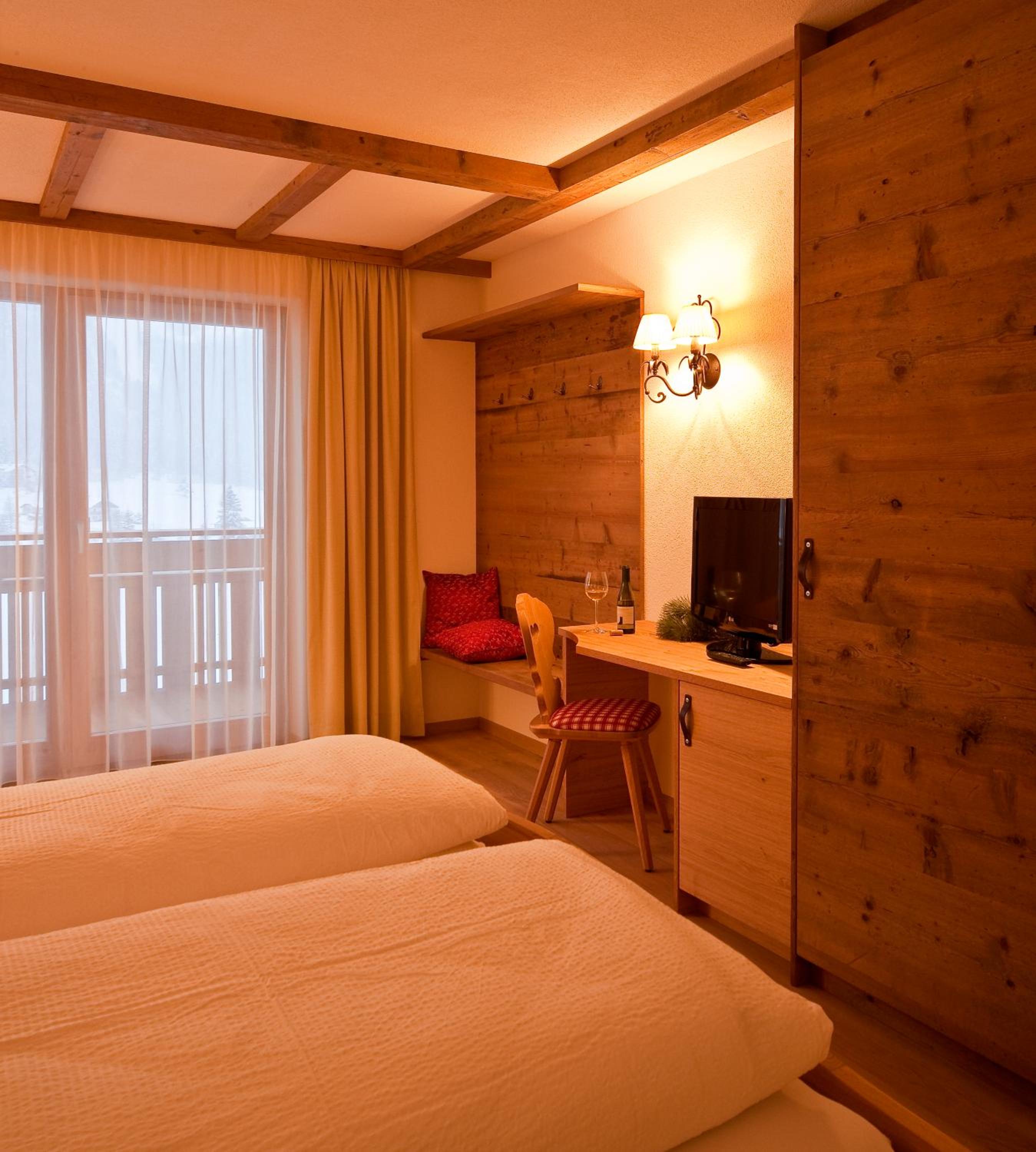 Double Room with Balcony and Mountain View - Photo 1