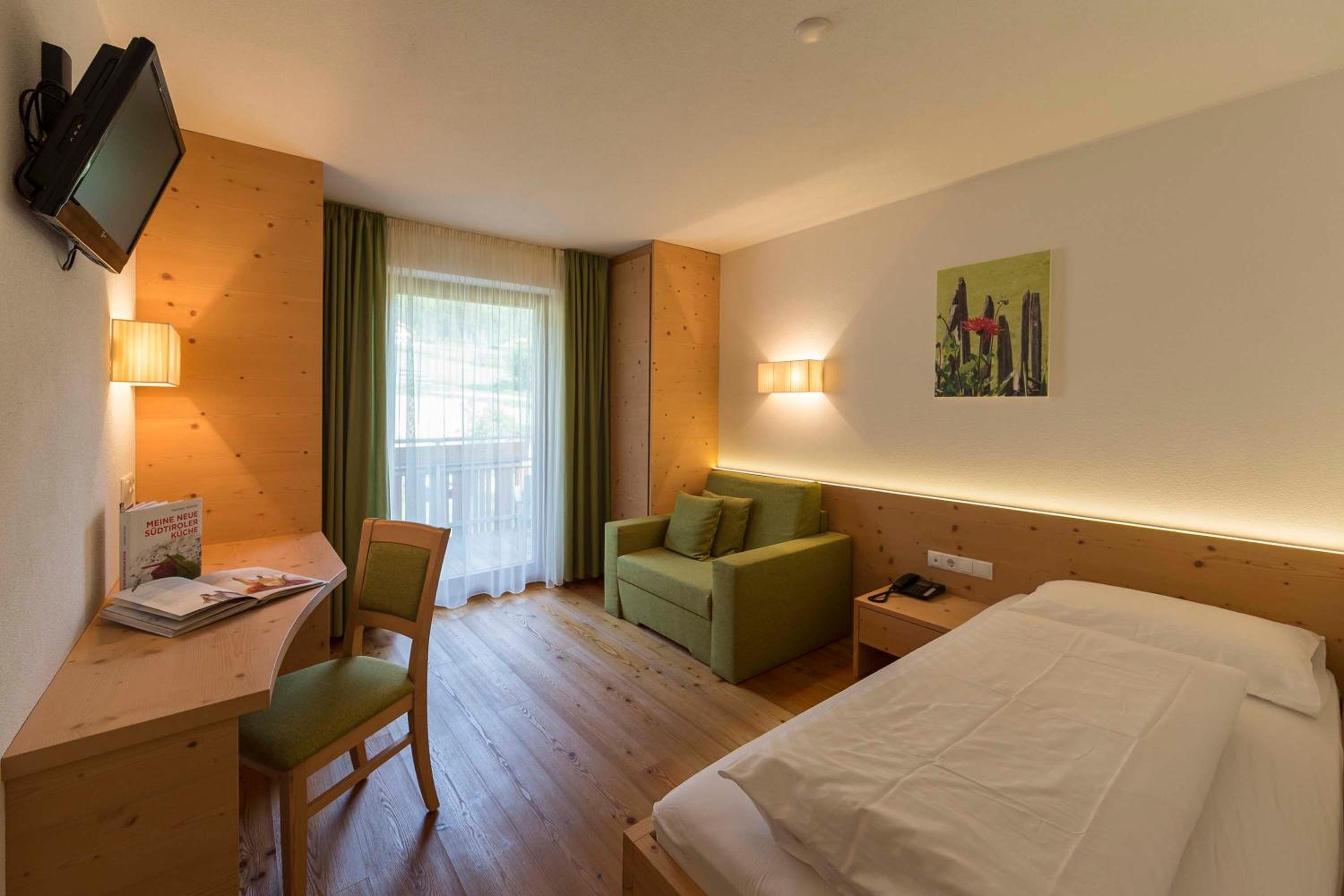 Single Room with Balcony and Mountain View photo 1