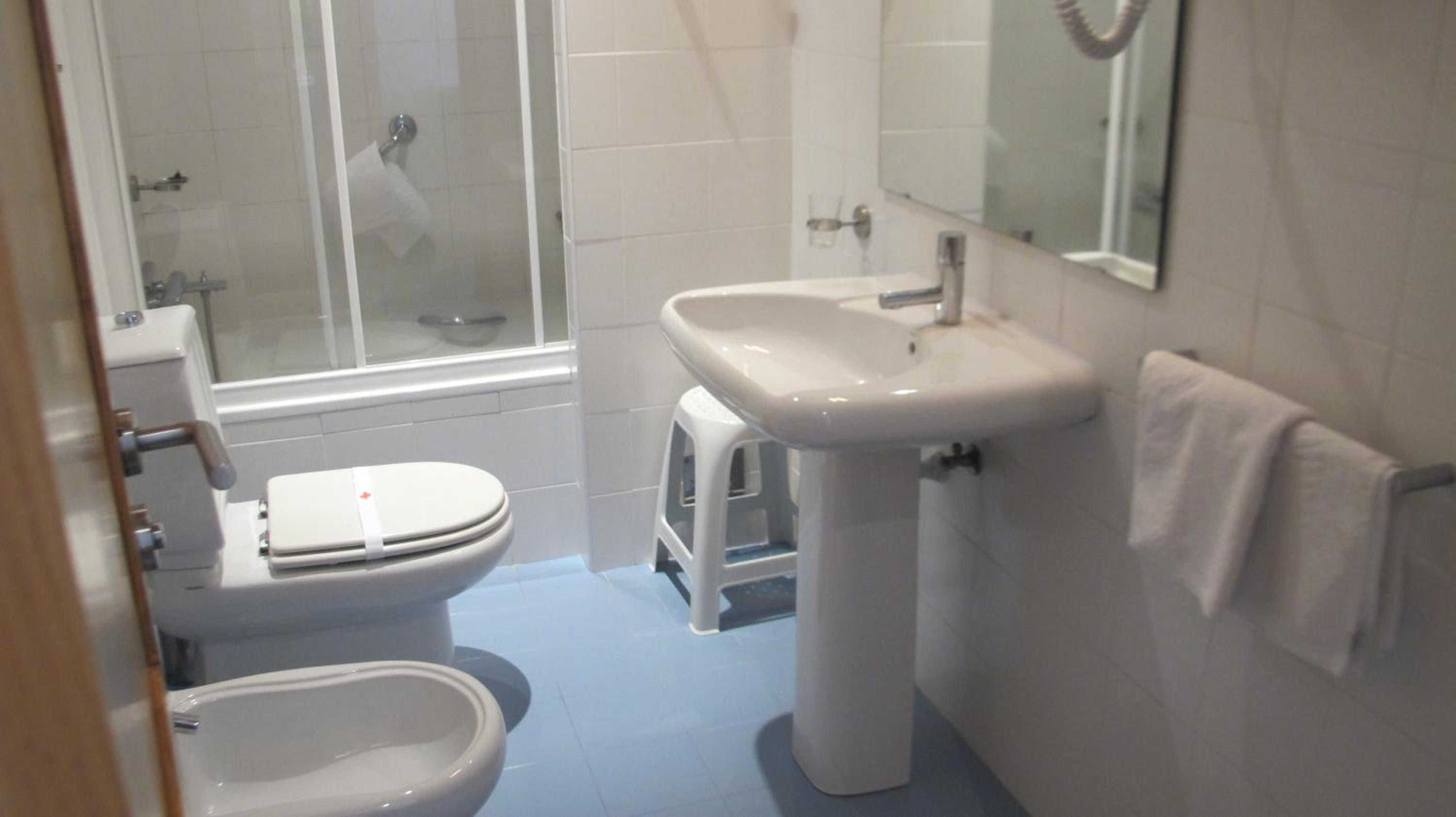 Double Room - Photo 5