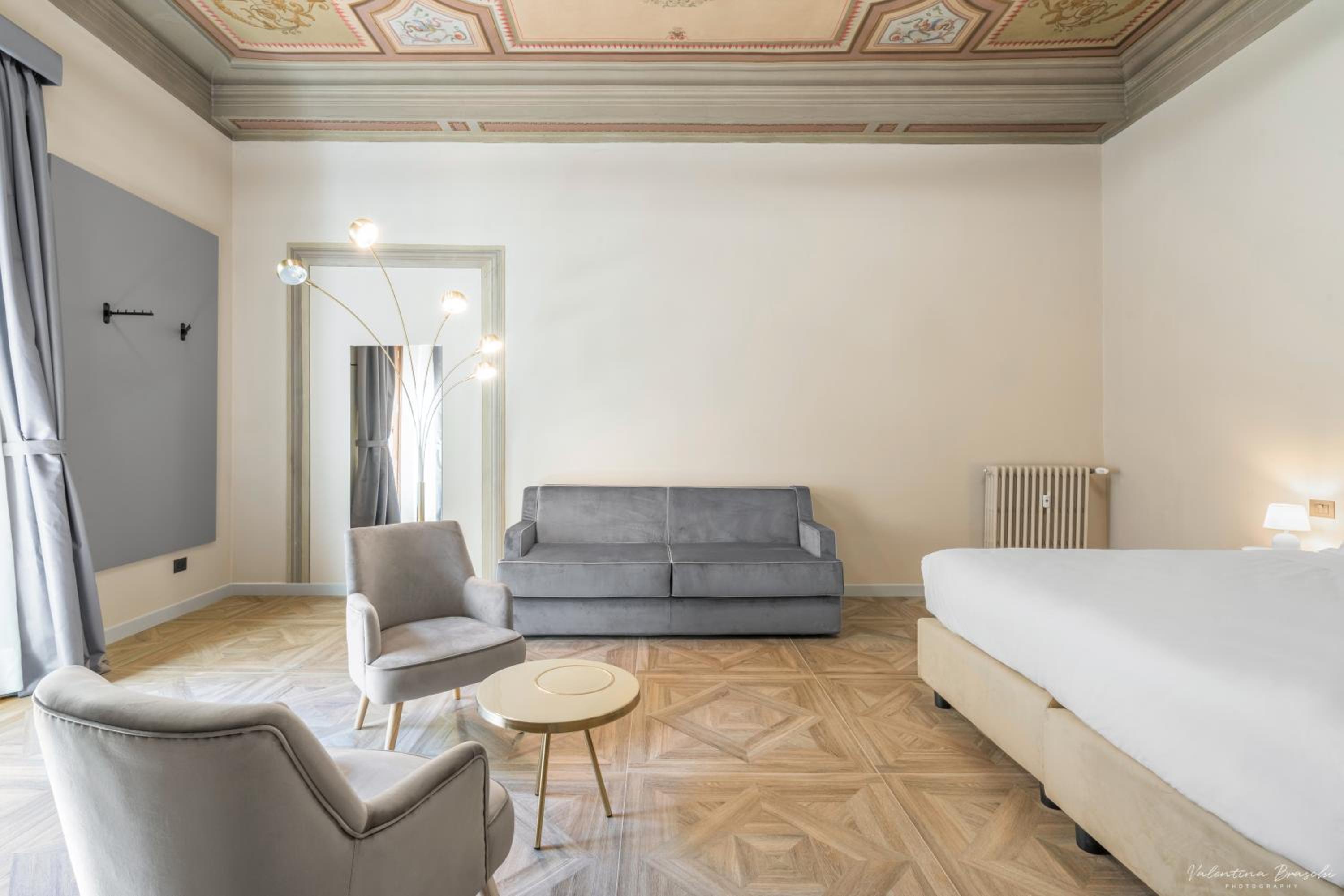 One-Bedroom Deluxe Apartment