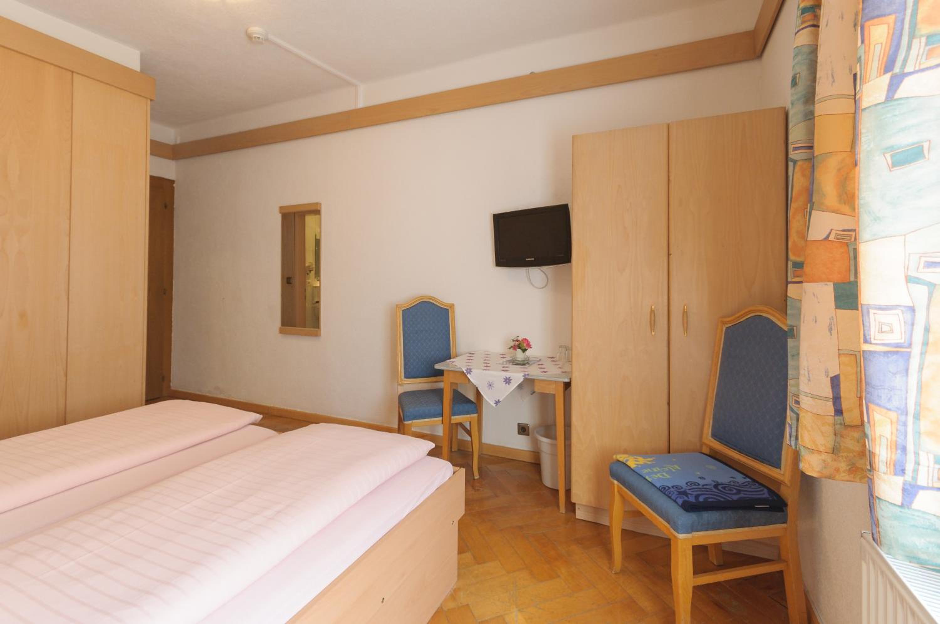 Double Room - Photo 8