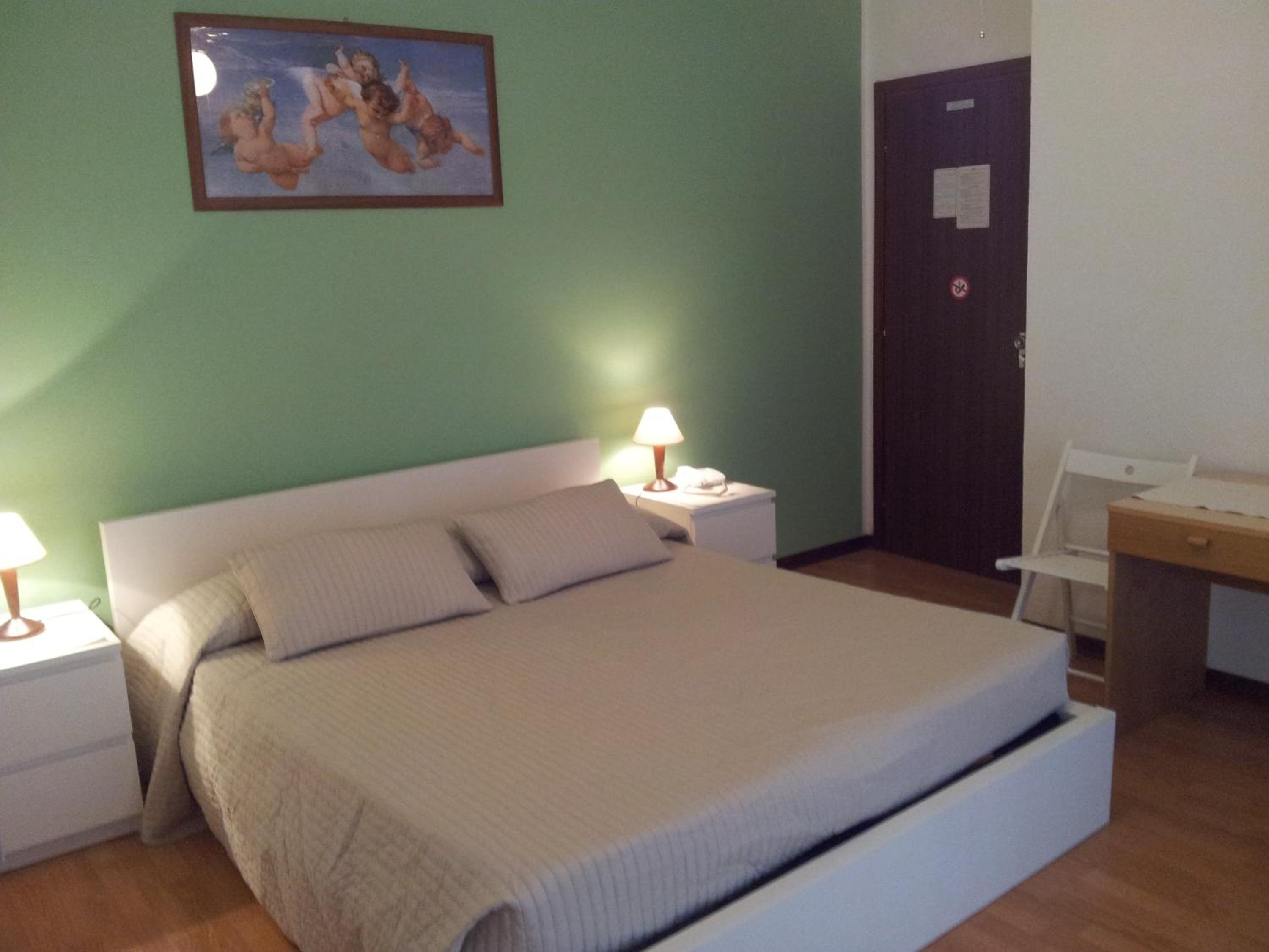 Economy Double Room - Photo 3