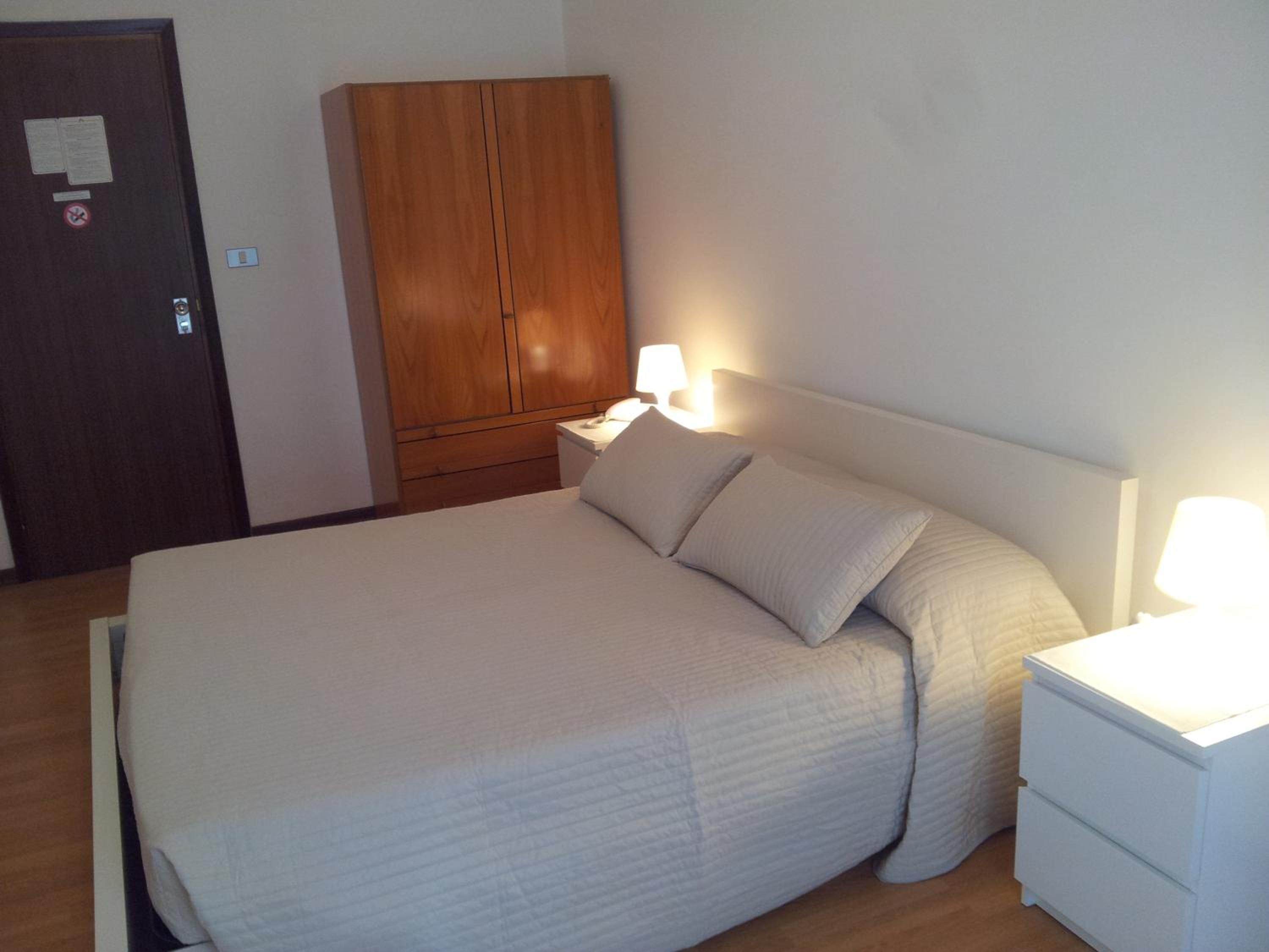 Economy Double Room - Photo 9