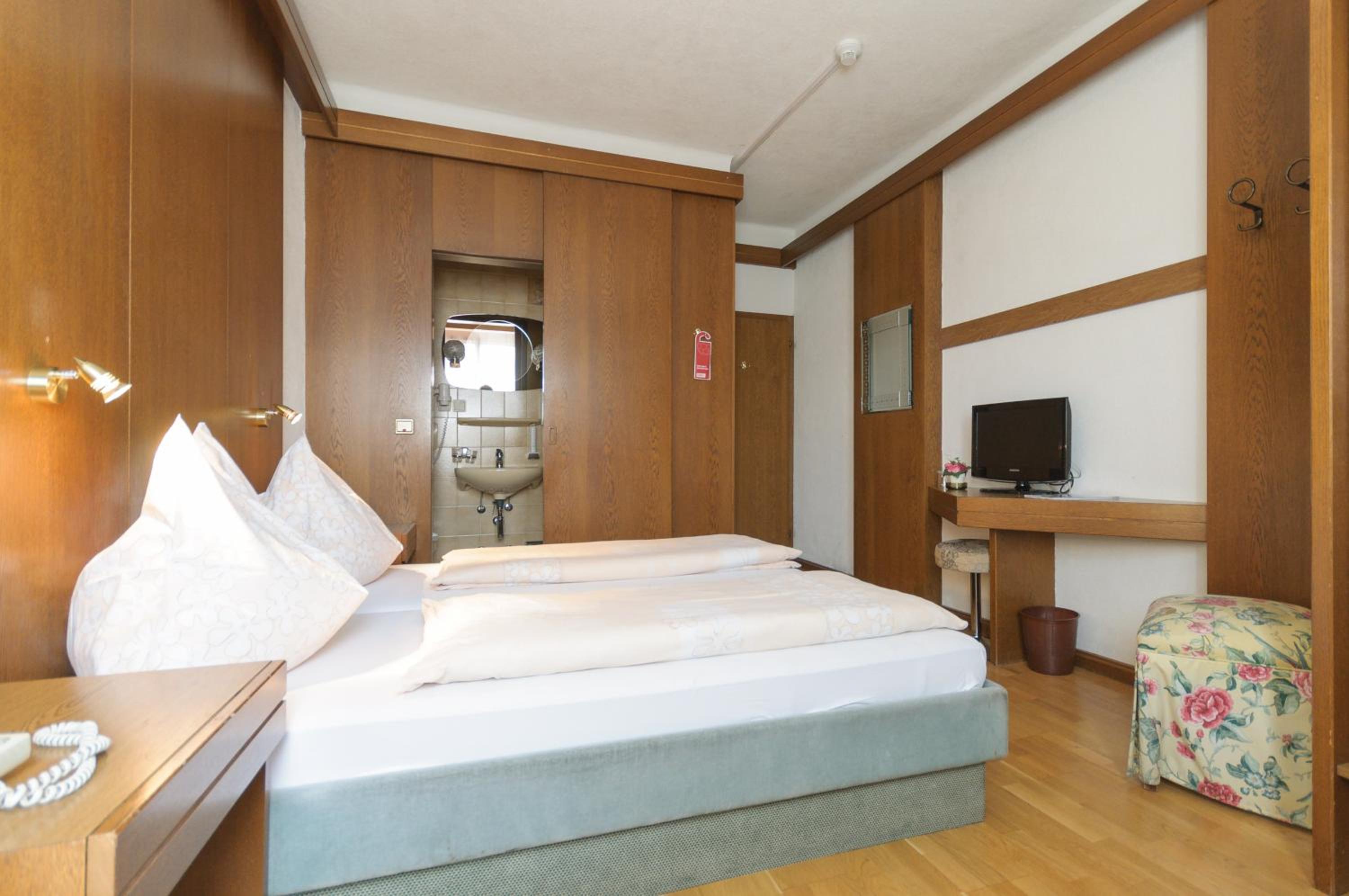 Double Room - Photo 3