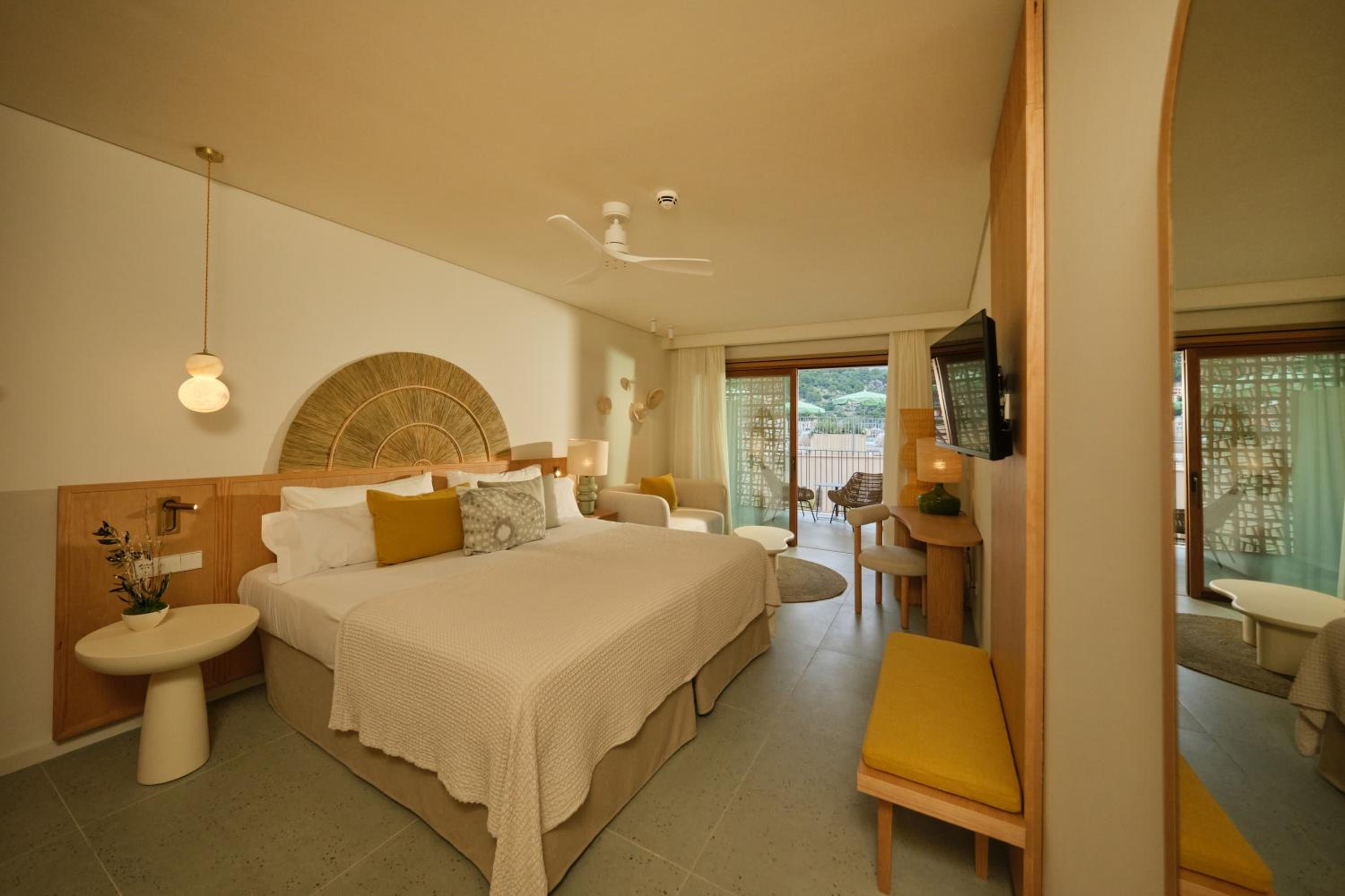 Deluxe Room with Mountain View
