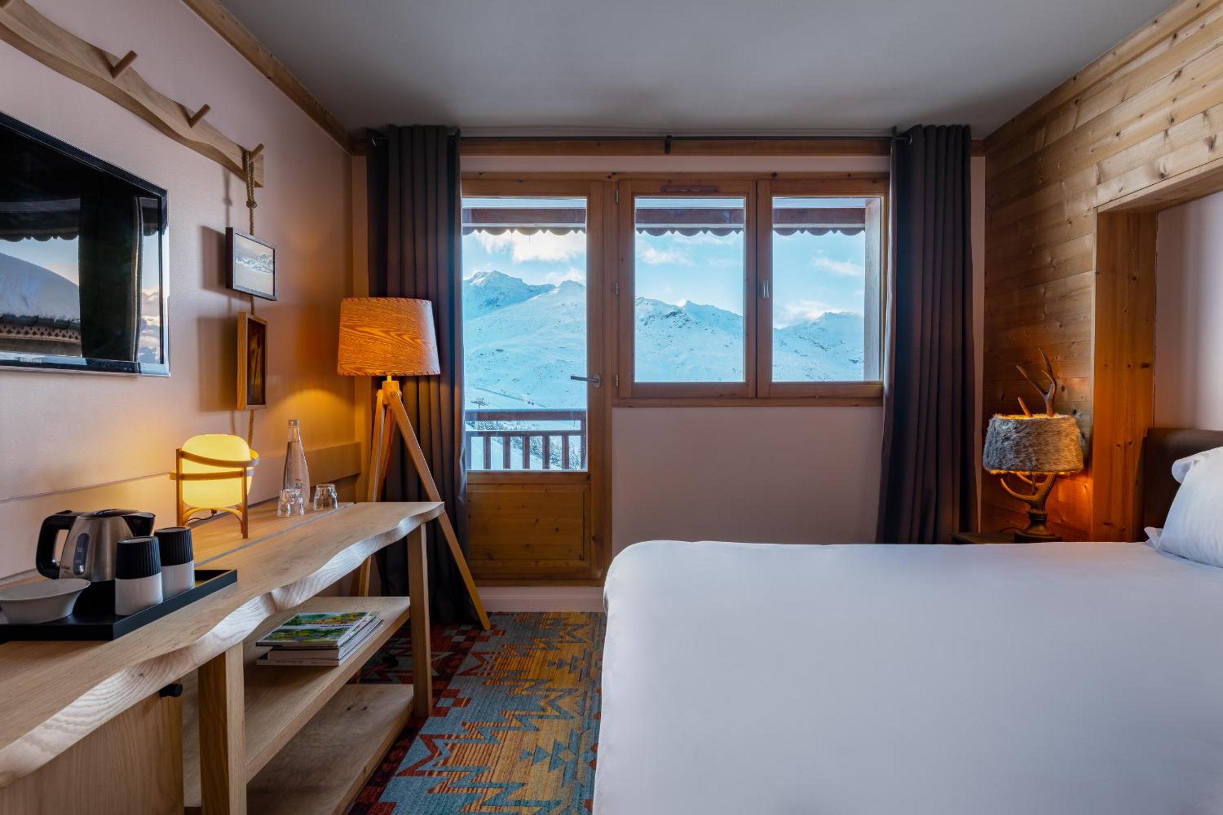 Comfort Double Room with ski slop view photo 3