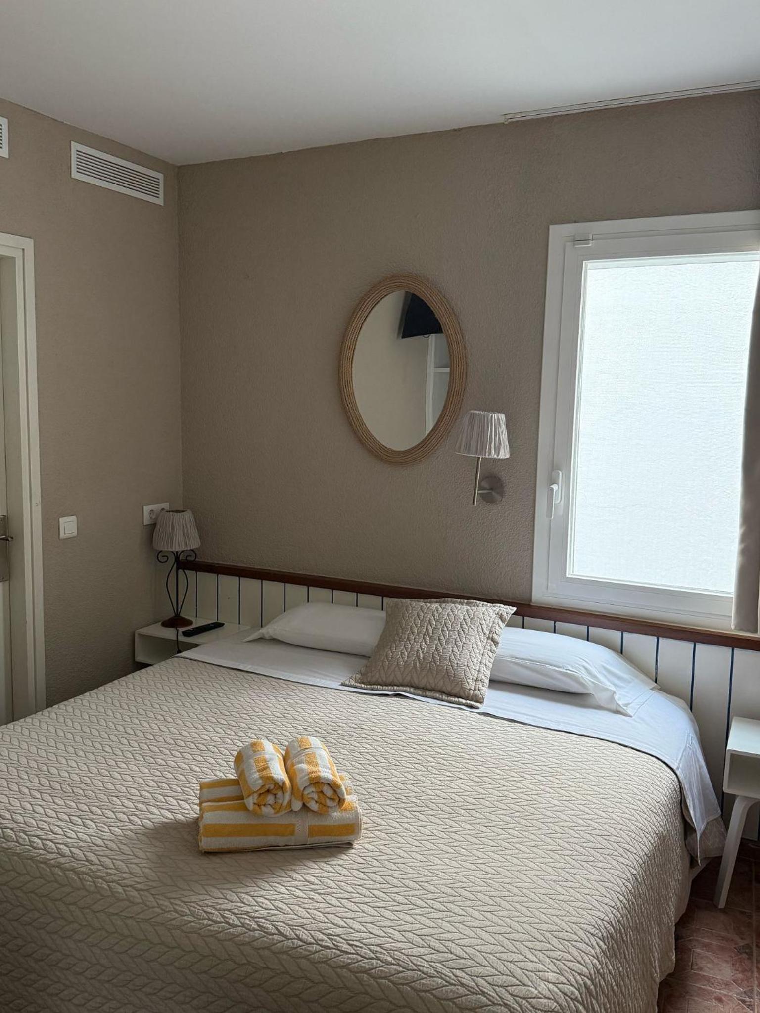 Twin Room with Shower