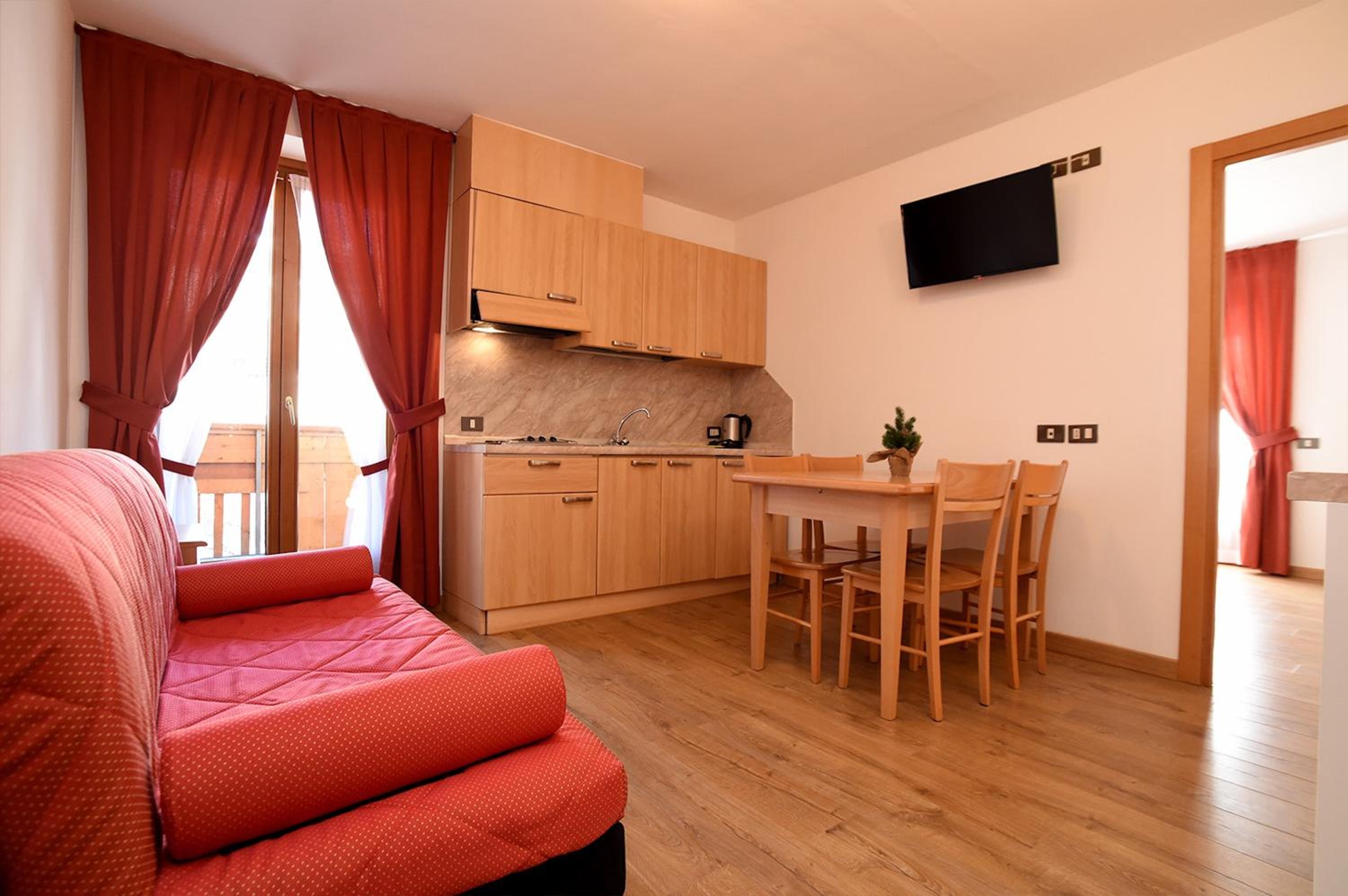 One-Bedroom Apartment with Balcony photo 2